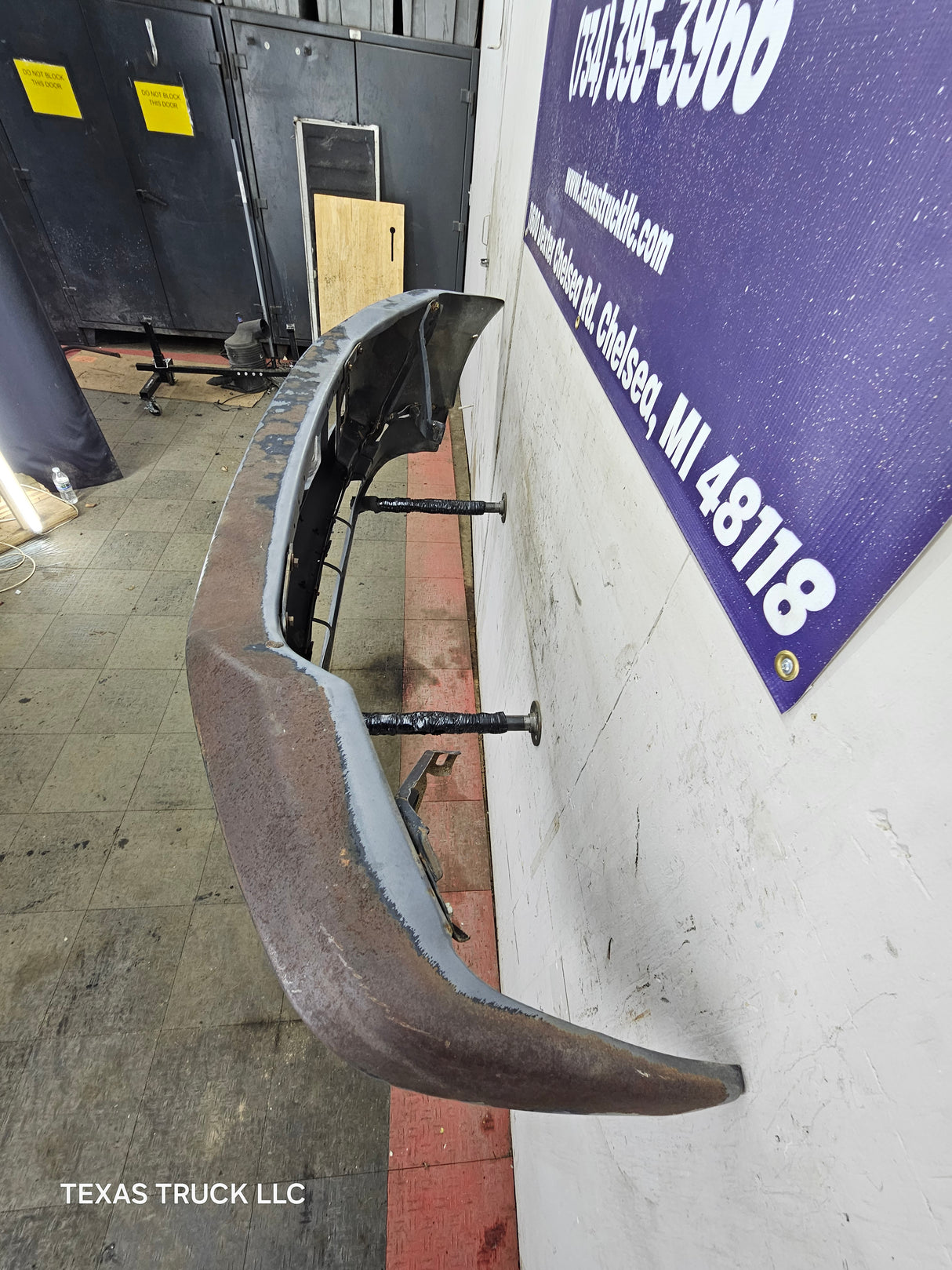 1999-2004 Ford Super Duty F250 F350 F450 F550 Front Bumper