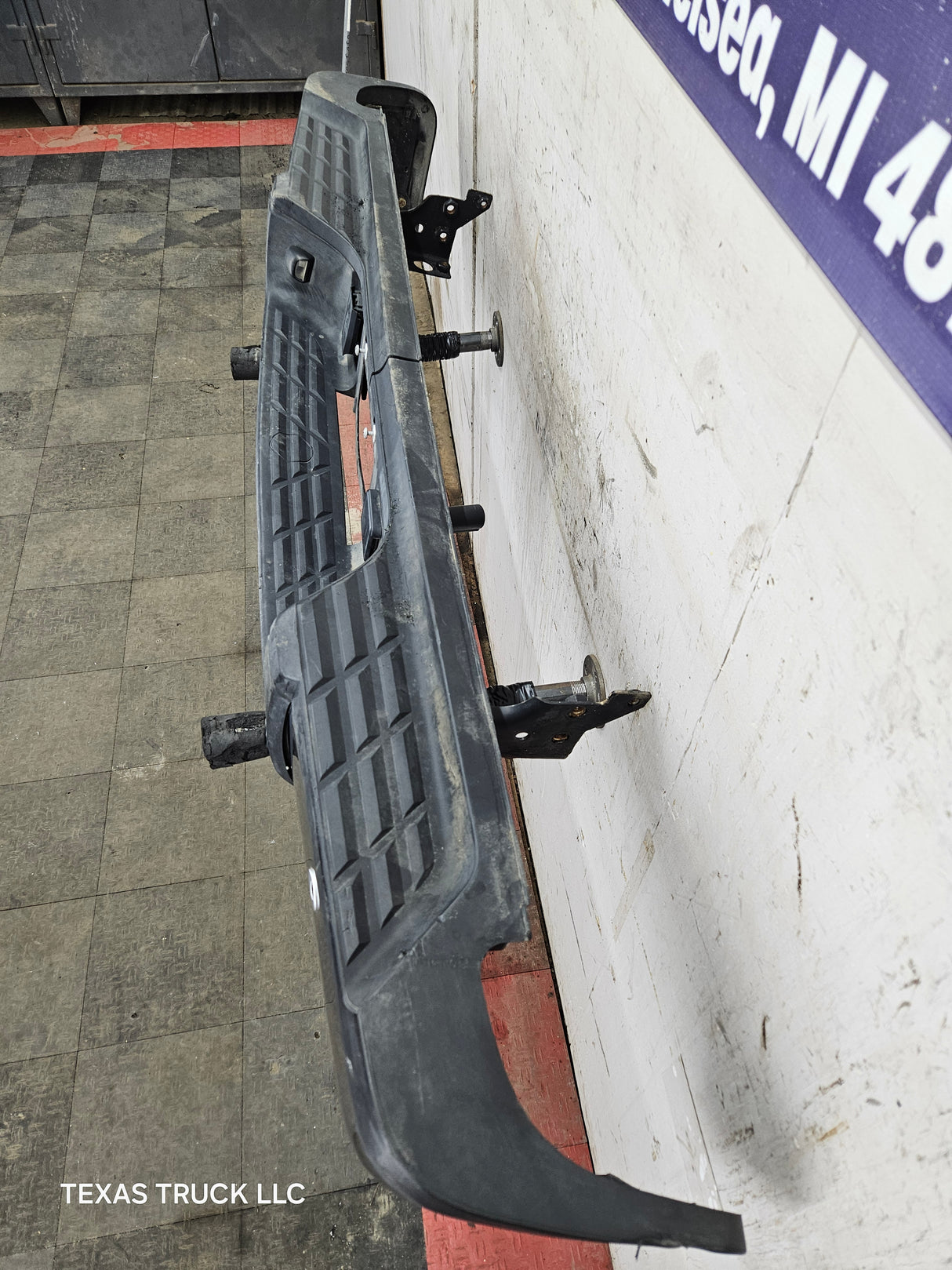 2011-2014 Chevrolet Silverado / GMC Sierra 2500 3500 HD Rear Bumper With Park Aid