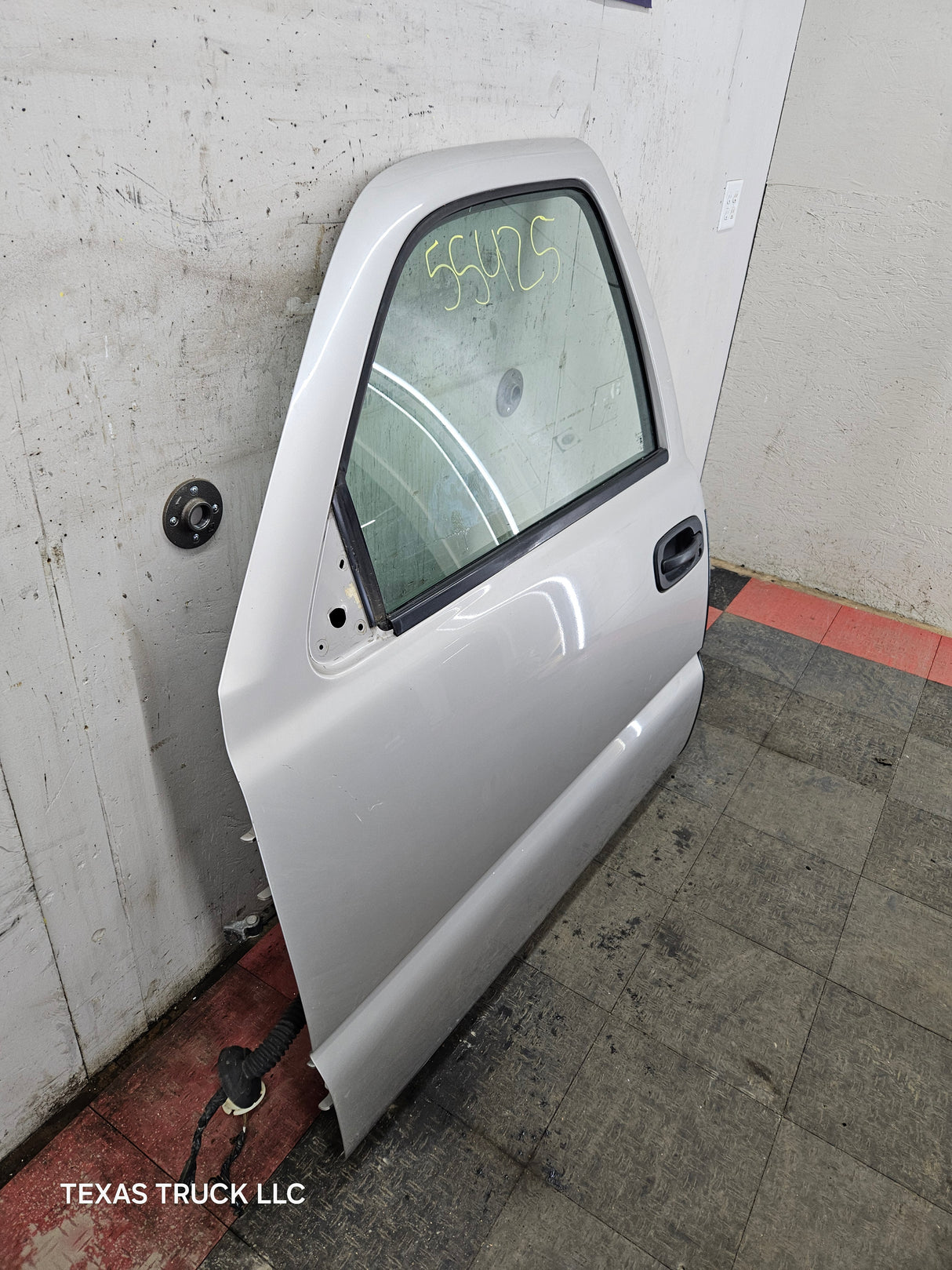1999-2006 Chevrolet Silverado / GMC Sierra 1500 2500 3500 HD Front Driver Side Door LH