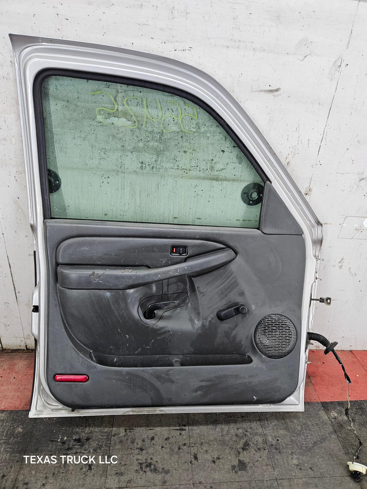 1999-2006 Chevrolet Silverado / GMC Sierra 1500 2500 3500 HD Front Driver Side Door LH