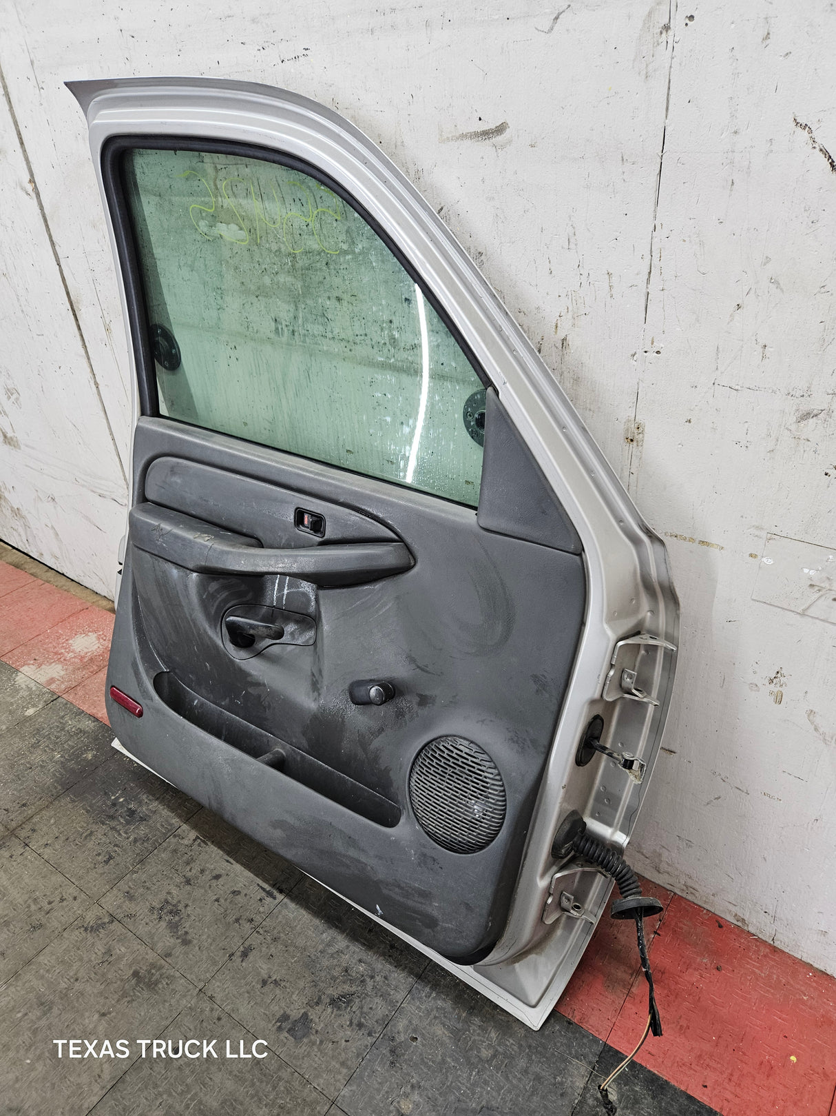 1999-2006 Chevrolet Silverado / GMC Sierra 1500 2500 3500 HD Front Driver Side Door LH
