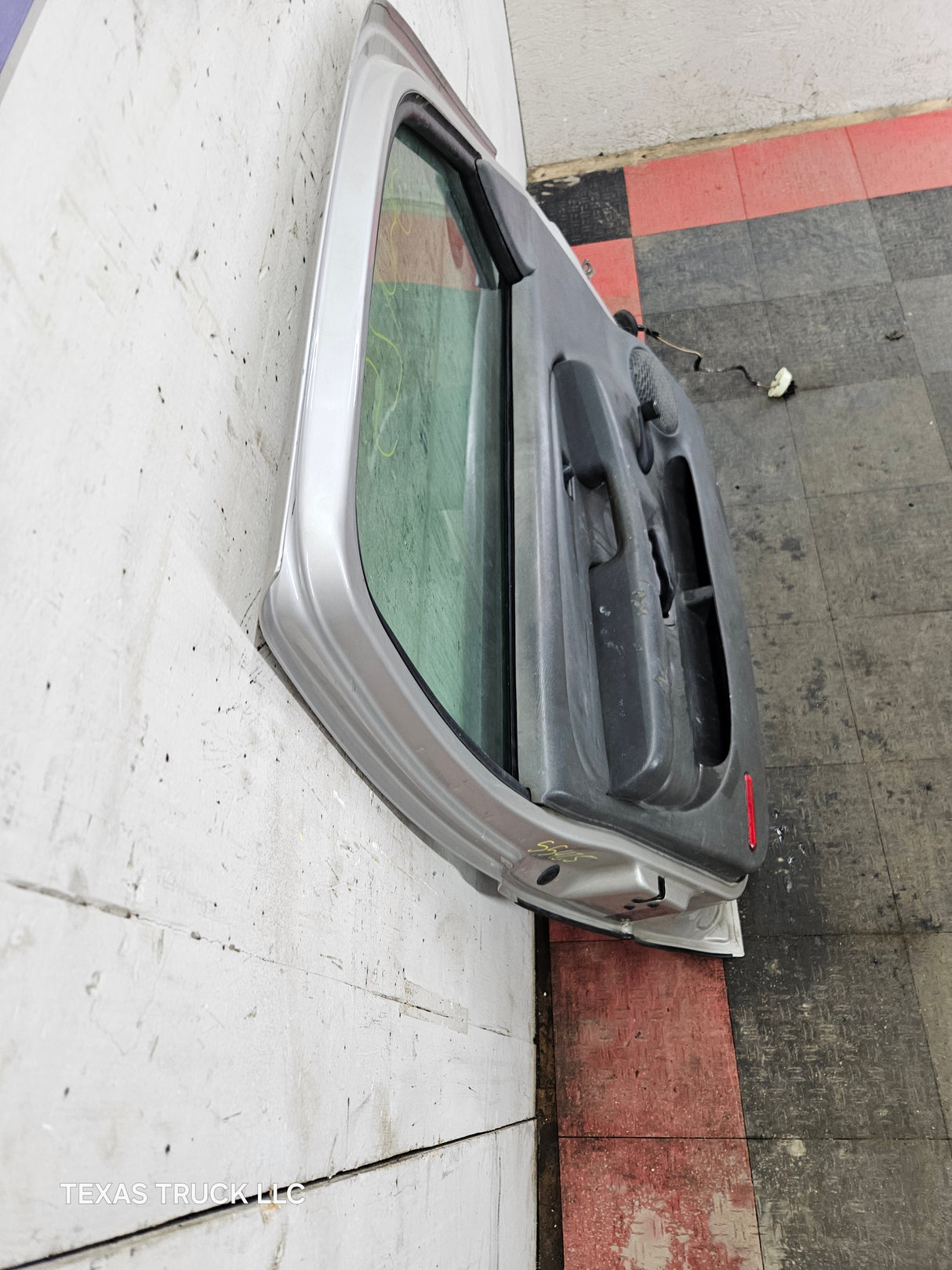 1999-2006 Chevrolet Silverado / GMC Sierra 1500 2500 3500 HD Front Driver Side Door LH