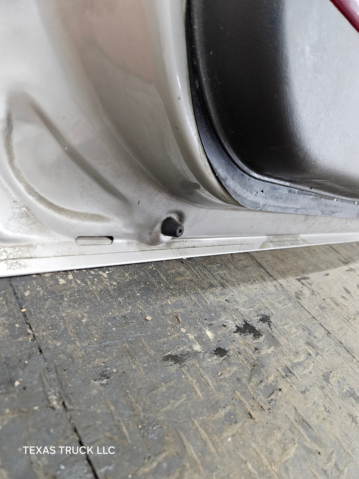 1999-2006 Chevrolet Silverado / GMC Sierra 1500 2500 3500 HD Front Driver Side Door LH