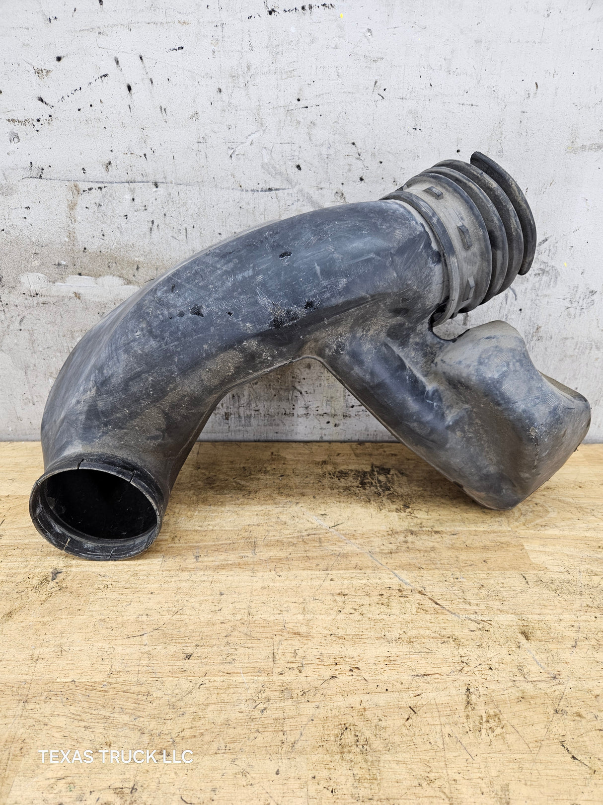 1999-2006 Chevrolet Silverado / GMC Sierra 4.8L 5.3L 6.0L Air Intake Tube Duct Hose 25335335 15769060