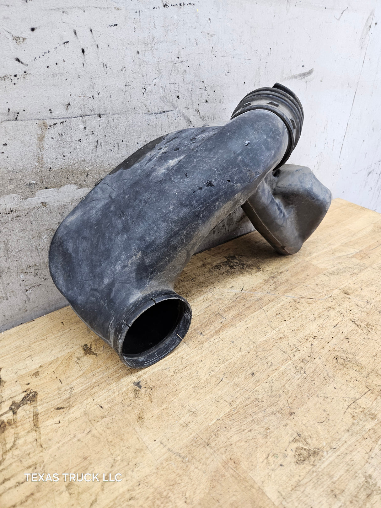 1999-2006 Chevrolet Silverado / GMC Sierra 4.8L 5.3L 6.0L Air Intake Tube Duct Hose 25335335 15769060