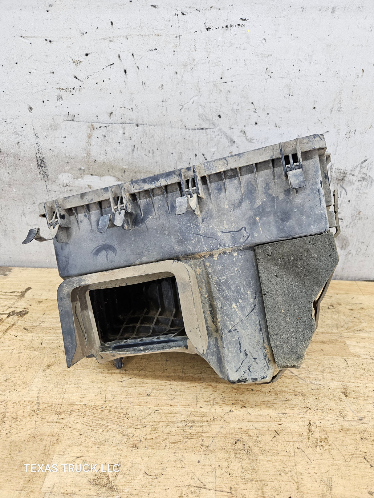 2011-2016 Ford F250 F350 Super Duty 6.7L Air Filter Housing Box Air Cleaner Lower Half BC3A-9A612-AC