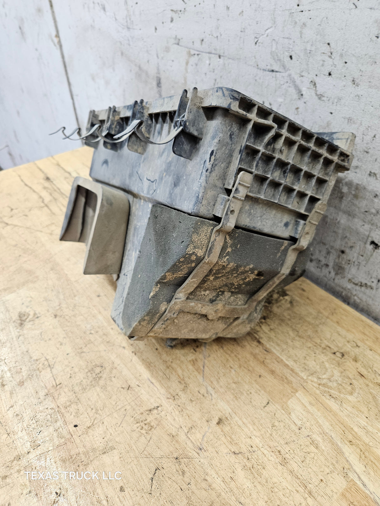 2011-2016 Ford F250 F350 Super Duty 6.7L Air Filter Housing Box Air Cleaner Lower Half BC3A-9A612-AC