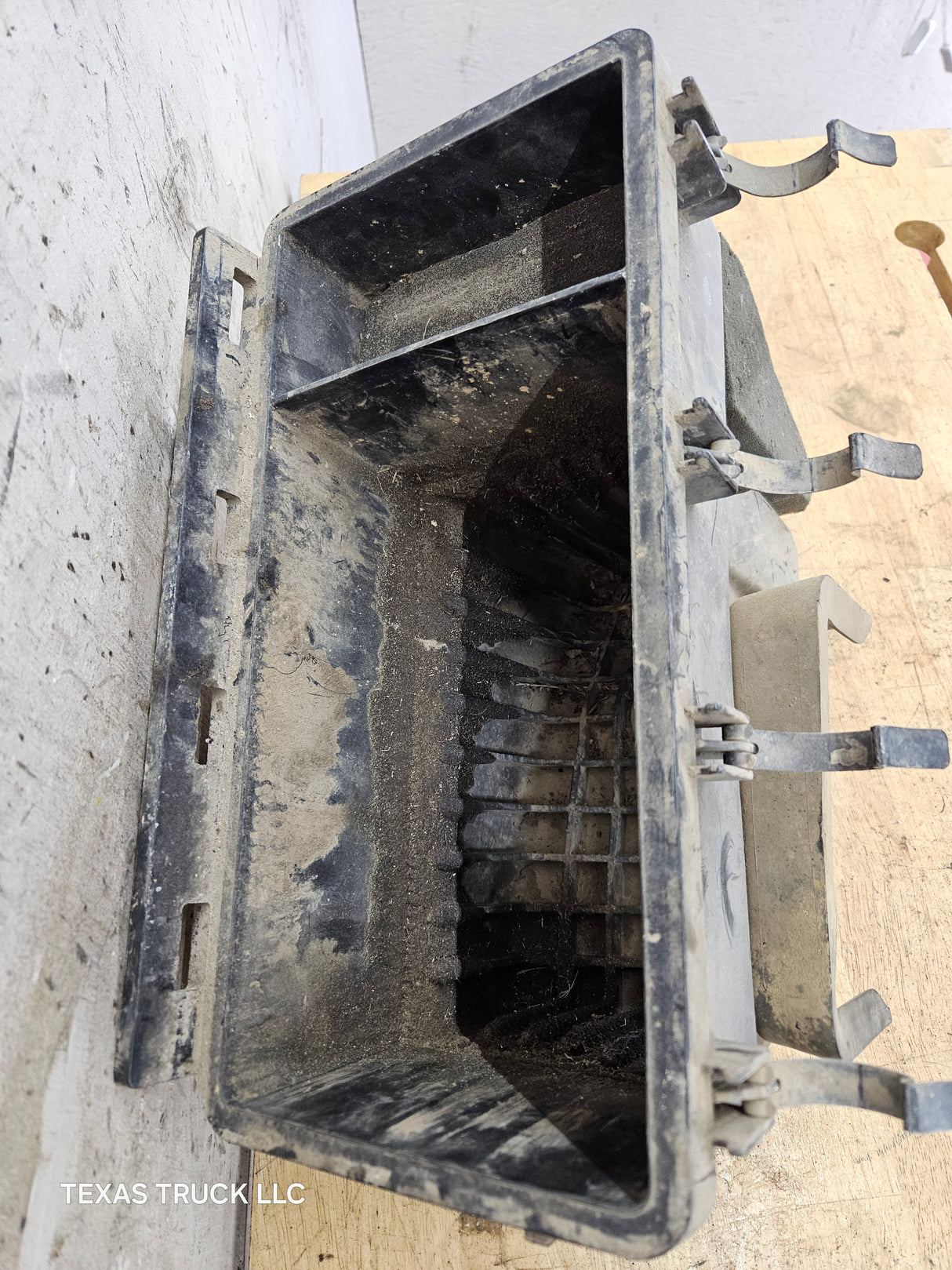 2011-2016 Ford F250 F350 Super Duty 6.7L Air Filter Housing Box Air Cleaner Lower Half BC3A-9A612-AC