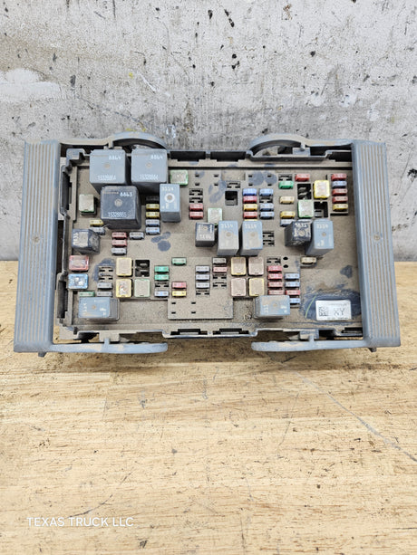 2007-2009 Chevrolet Silverado / GMC Sierra 1500 2500 3500 Engine Bay Fuse Box