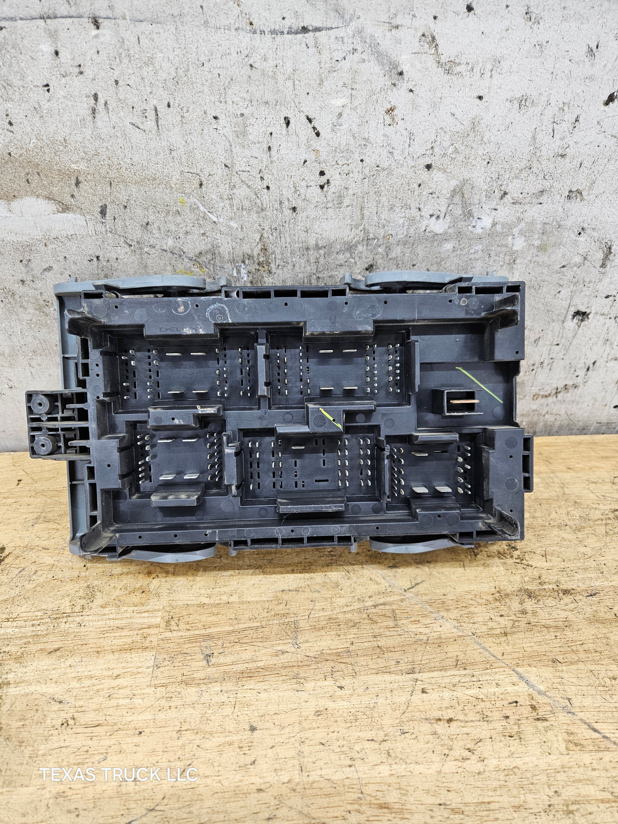 2007-2009 Chevrolet Silverado / GMC Sierra 1500 2500 3500 Engine Bay Fuse Box