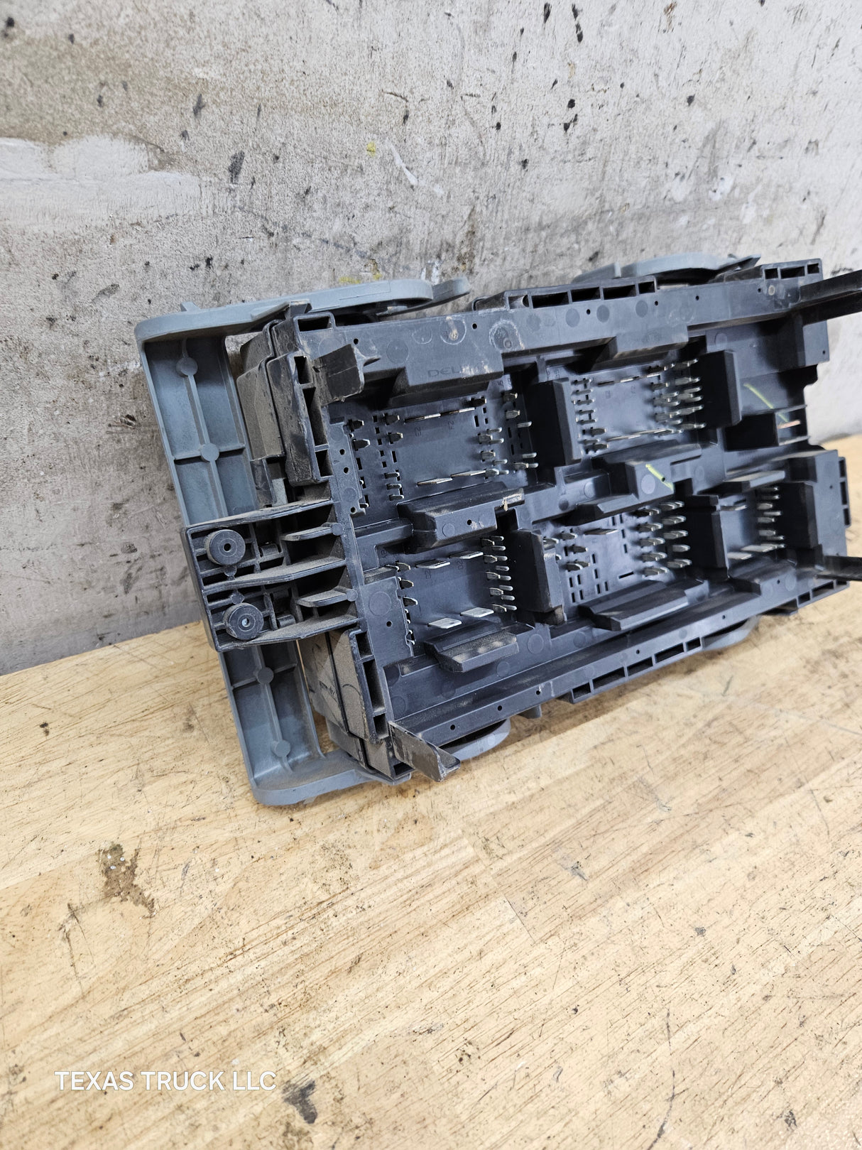 2007-2009 Chevrolet Silverado / GMC Sierra 1500 2500 3500 Engine Bay Fuse Box
