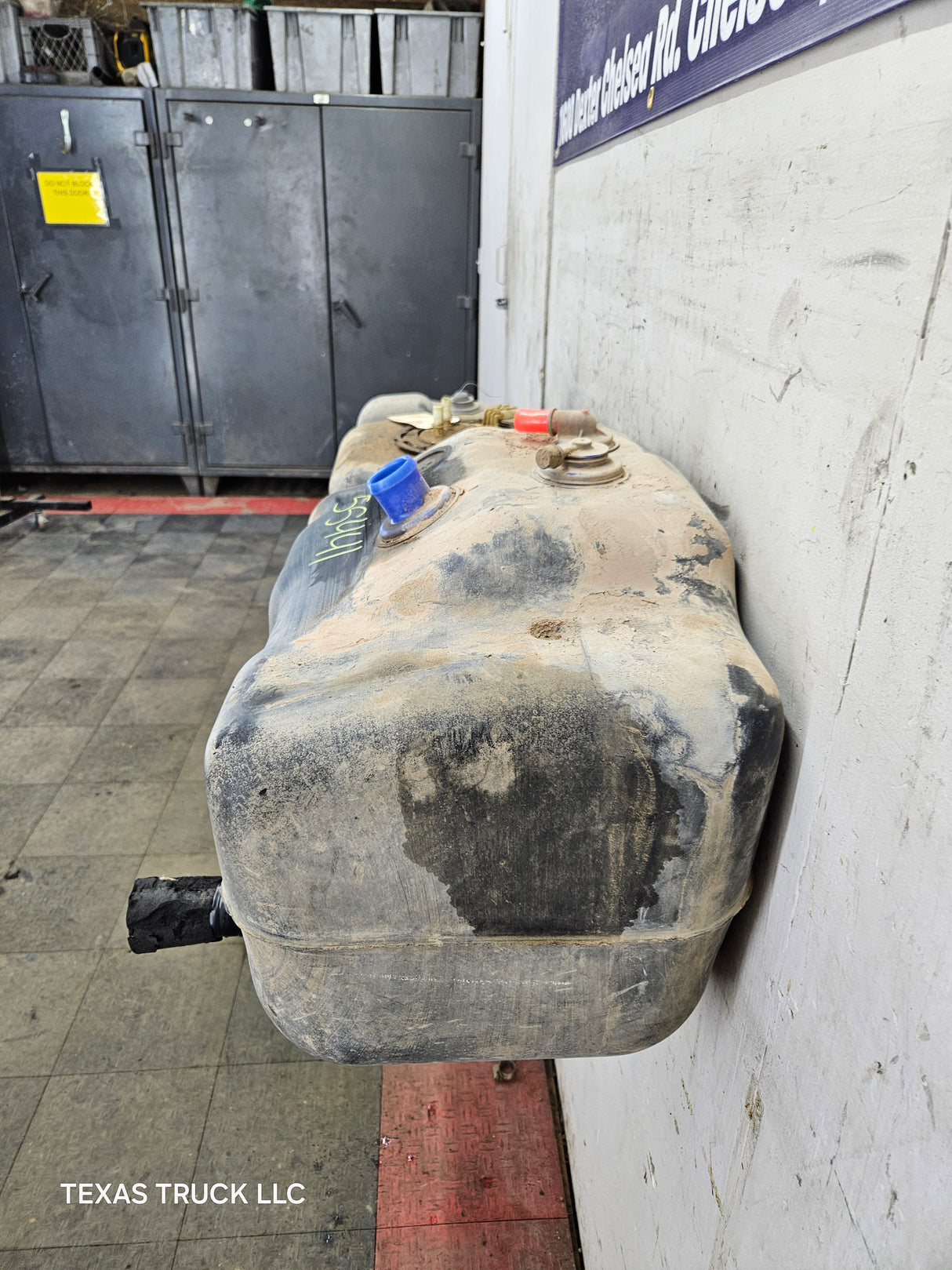 2011-2014 Ford F250 F350 Super Duty Crew Cab Short Bed 6' 9" Bed Truck Fuel Tank