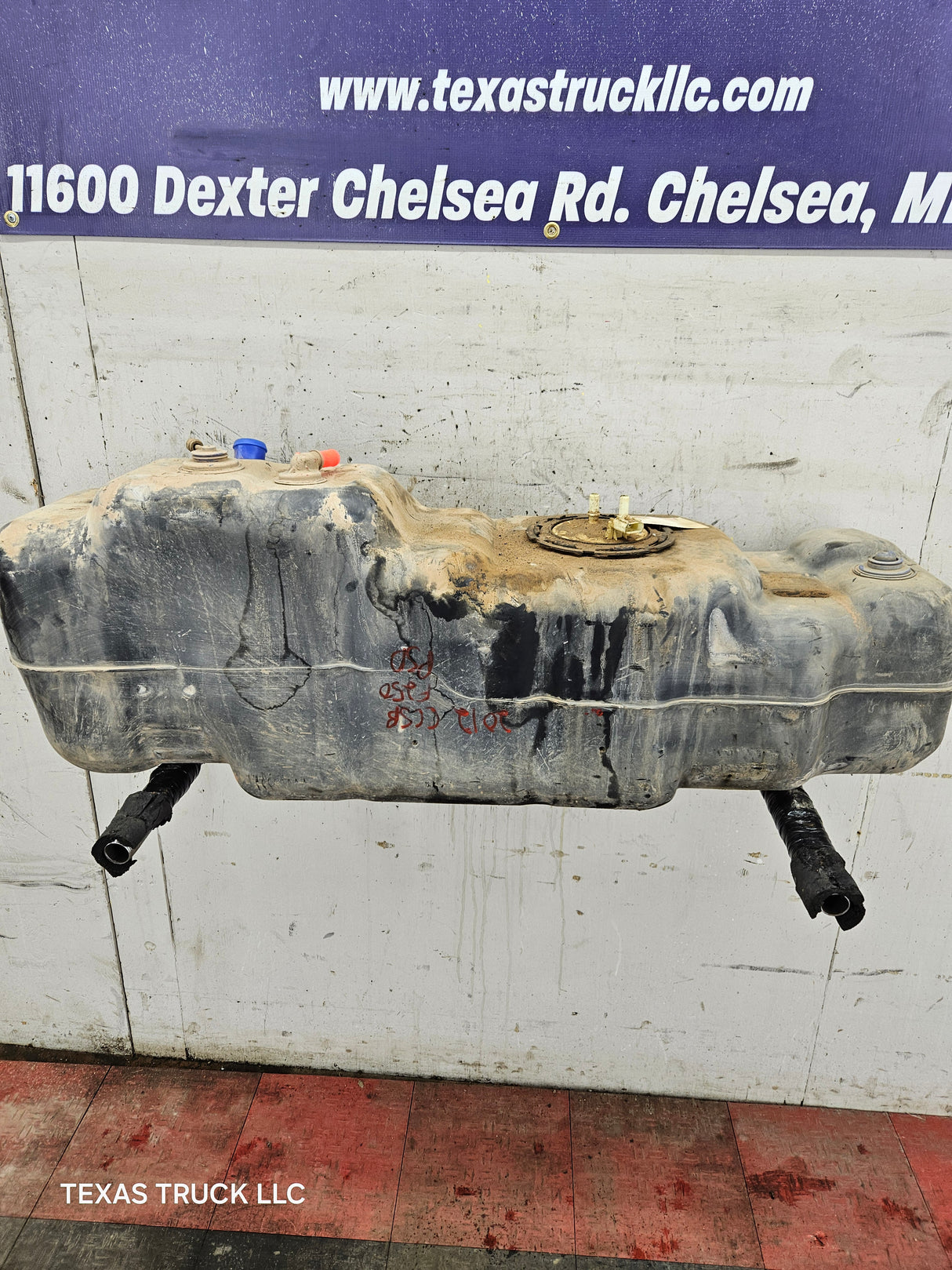 2011-2014 Ford F250 F350 Super Duty Crew Cab Short Bed 6' 9" Bed Truck Fuel Tank