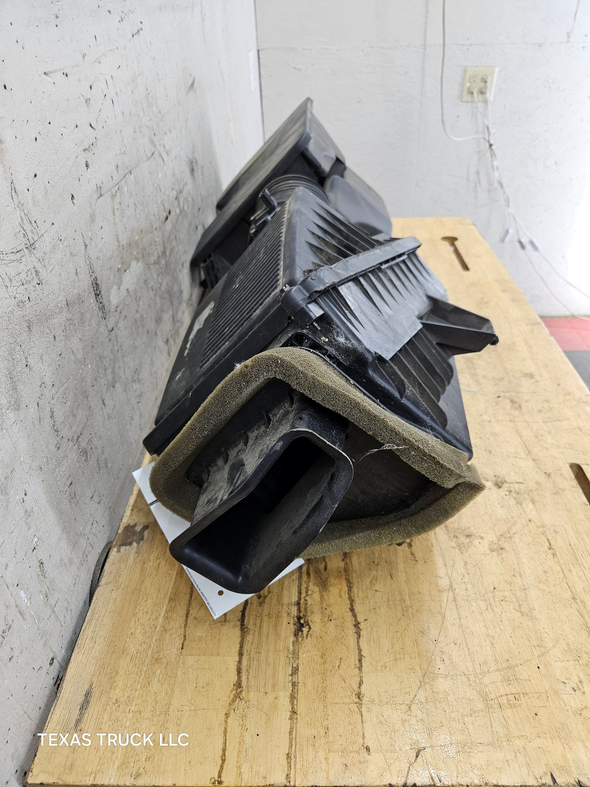 2017-2019 Chevrolet Silverado 1500 Engine Air Intake Inlet Tube Air Filter Housing 4.3L 84061302, 23160921