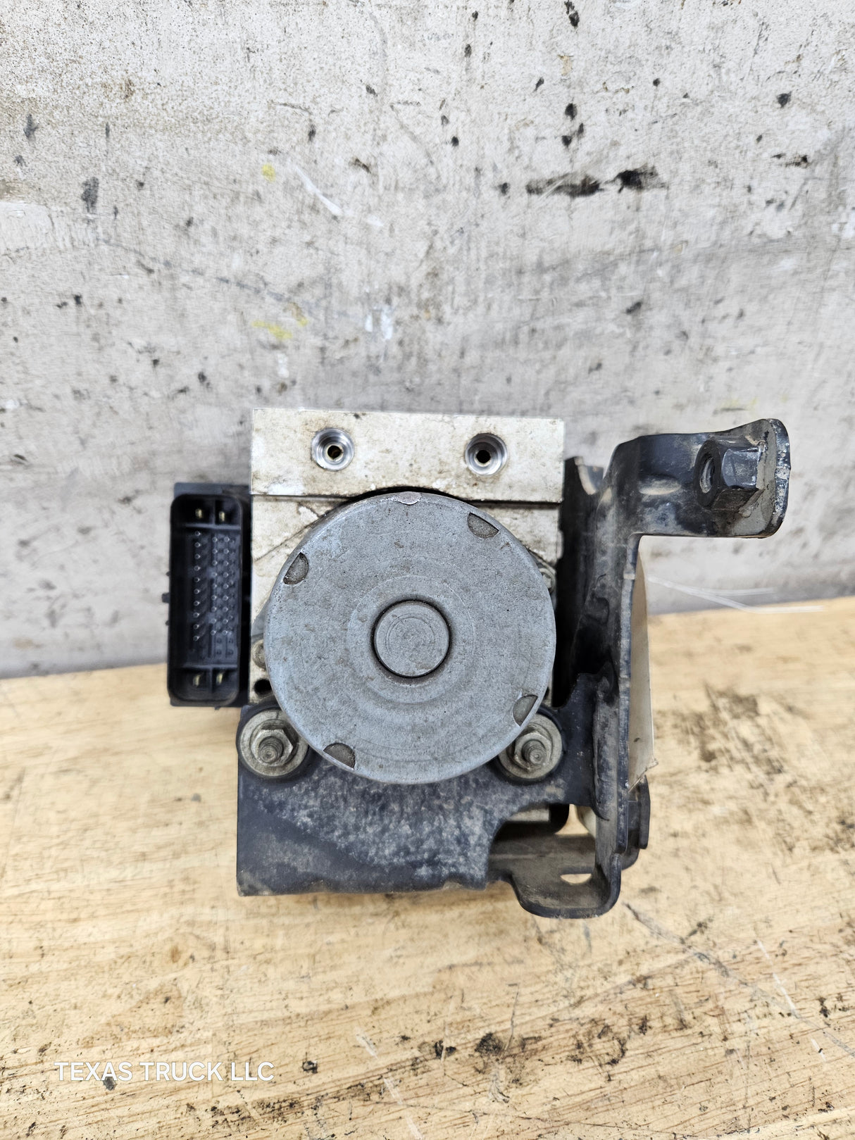2008-2009 Chevrolet Silverado / GMC Sierra 1500 ABS Pump Module Control Assembly