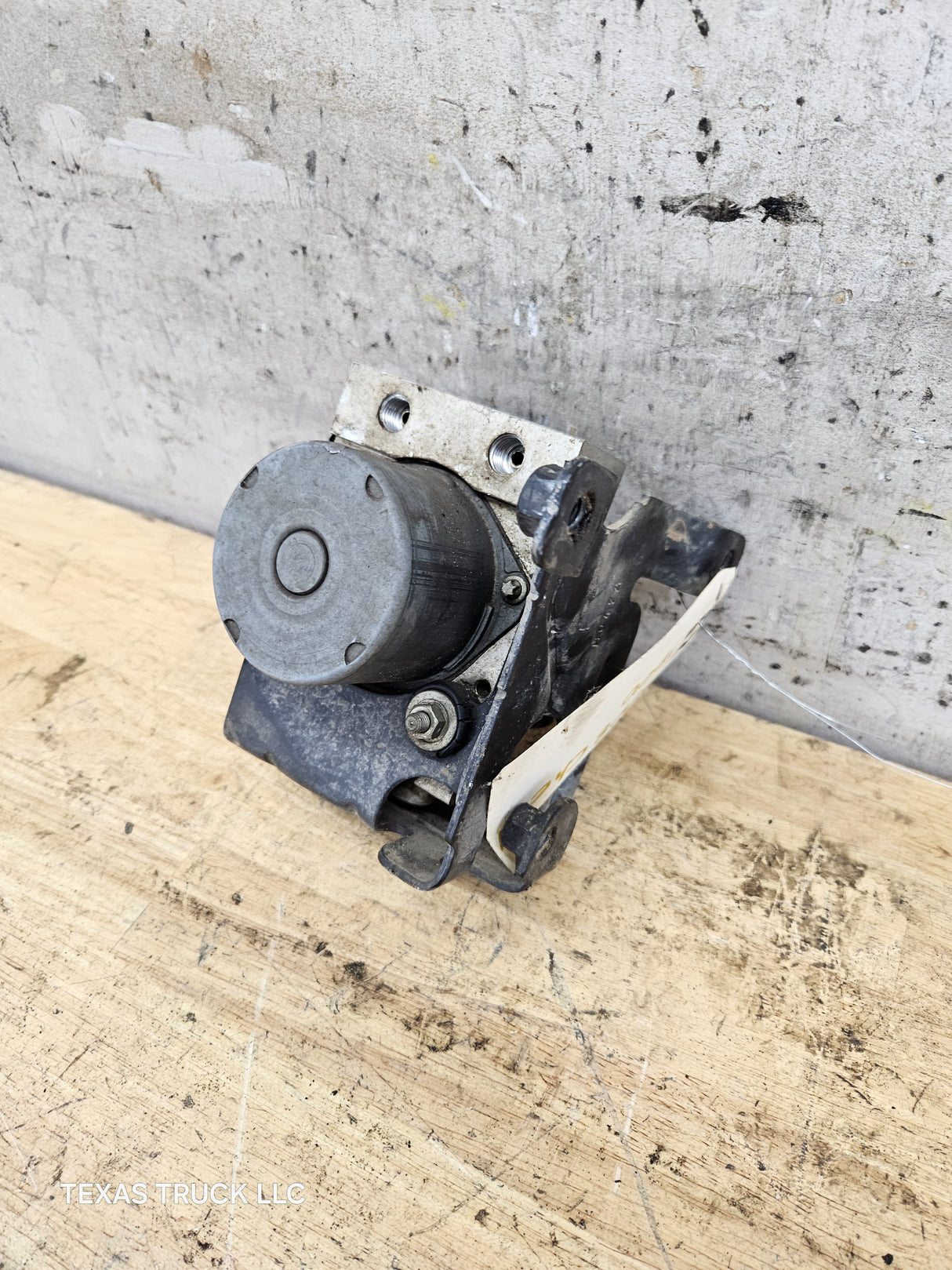 2008-2009 Chevrolet Silverado / GMC Sierra 1500 ABS Pump Module Control Assembly