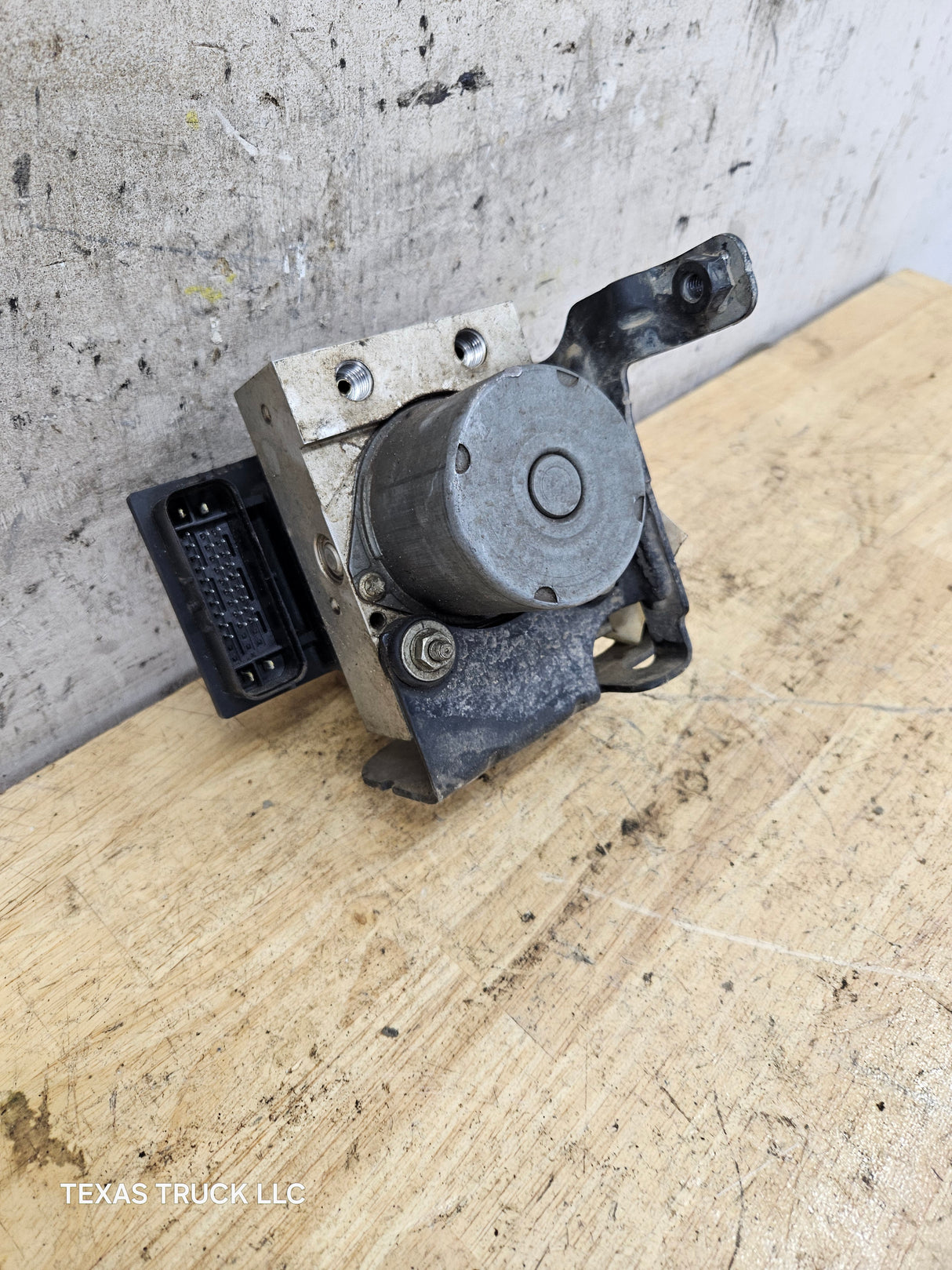 2008-2009 Chevrolet Silverado / GMC Sierra 1500 ABS Pump Module Control Assembly
