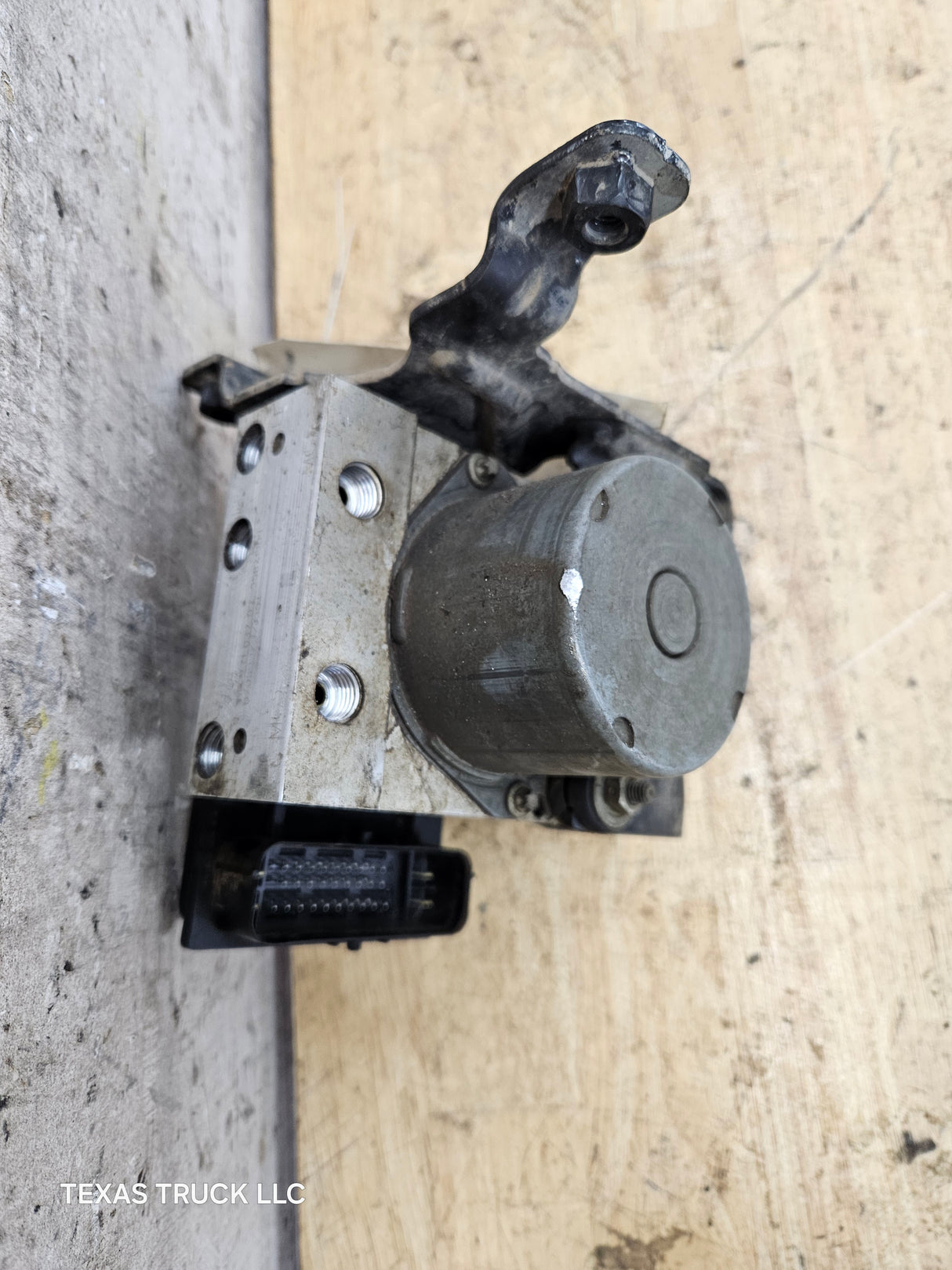 2008-2009 Chevrolet Silverado / GMC Sierra 1500 ABS Pump Module Control Assembly