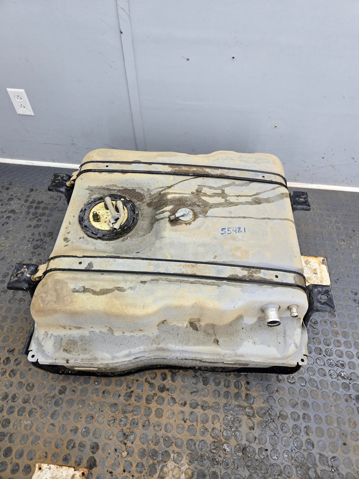 2011-2016 Ford Super Duty F350 F450 F550 Cab & Chassis Fuel Tank Rear mount behind the axle