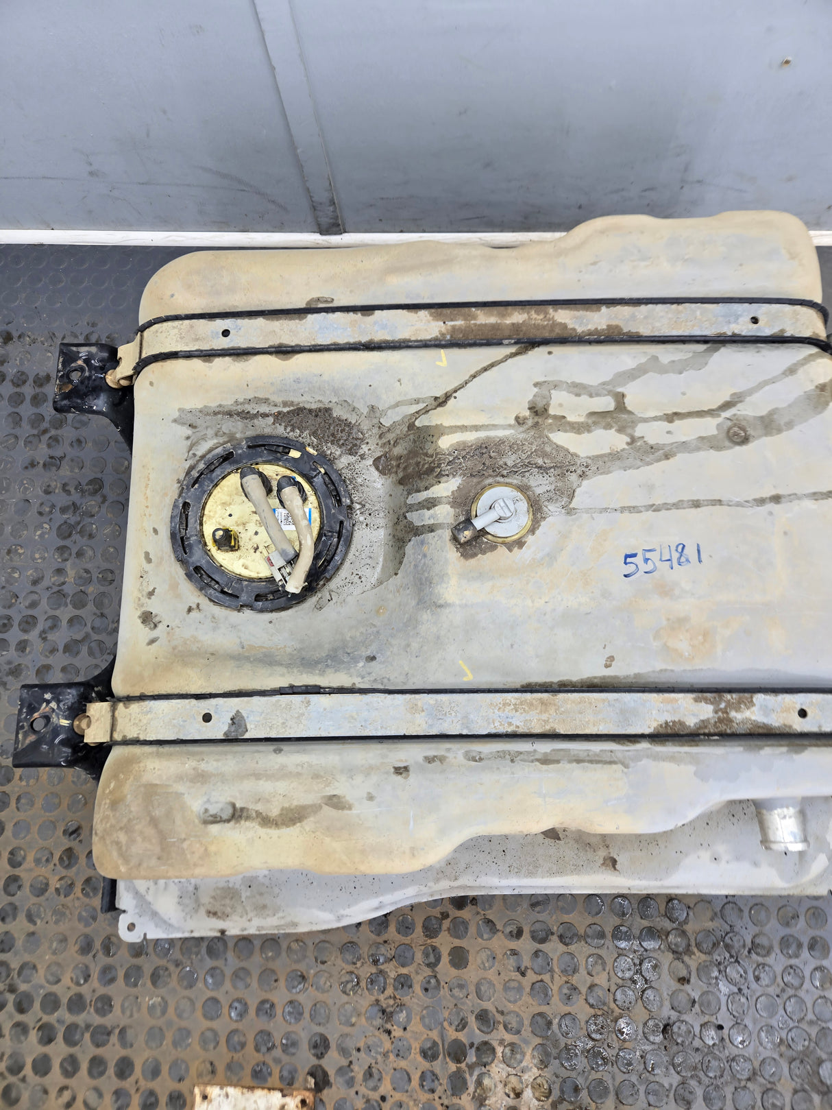 2011-2016 Ford Super Duty F350 F450 F550 Cab & Chassis Fuel Tank Rear mount behind the axle