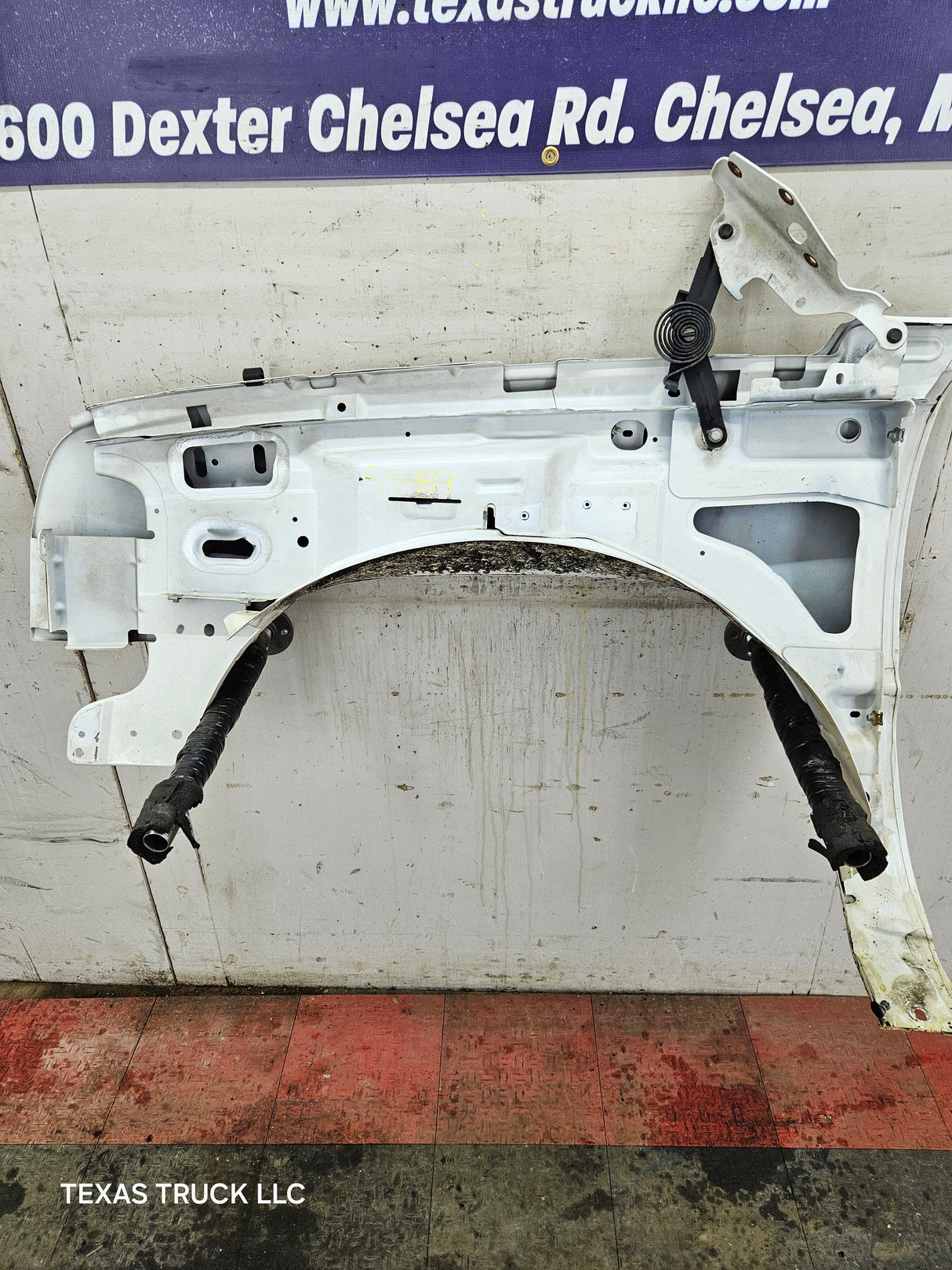 2003-2007 Chevrolet Silverado / Tahoe / Suburban 1500 2500 3500 HD RH Passenger Side "Cateye" Front Fender - Summit White