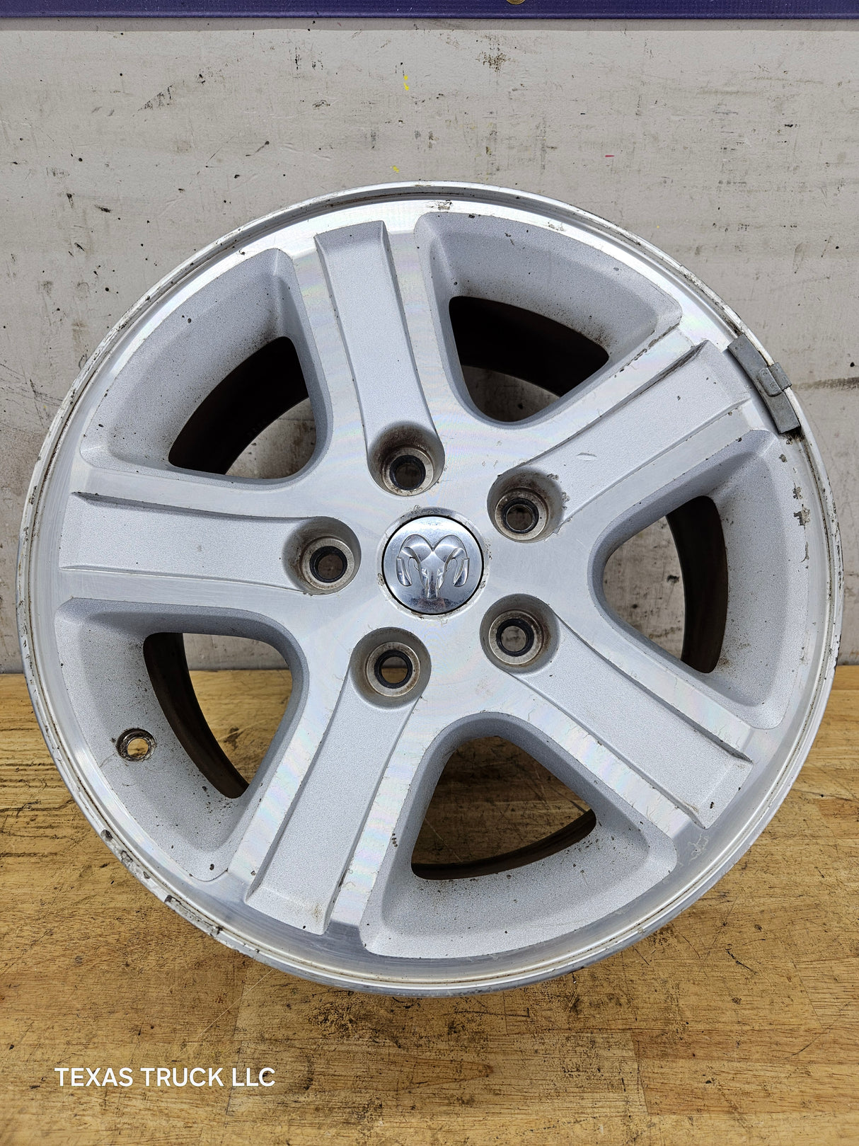 2006-2008 Dodge Ram 1500 Pickup 17'' OEM Wheel 17x8 5x5.5 Bolt pattern 2005-2011 Dodge Dakota