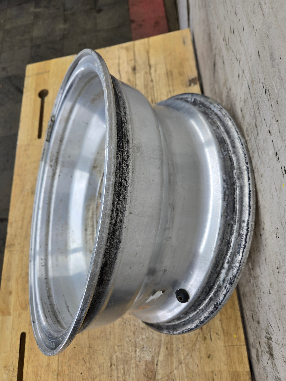 1999-2004 Ford F250 F350 Super Duty Excursion 16" Polished Aluminum Wheel Rim