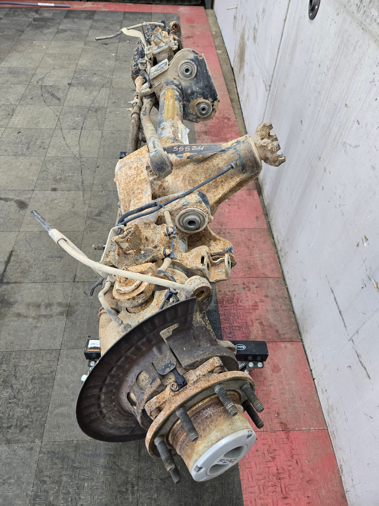 2013-2016 Ford Super Duty F250 F350 FRONT Axle 3.73 Gear Ratio 188k miles