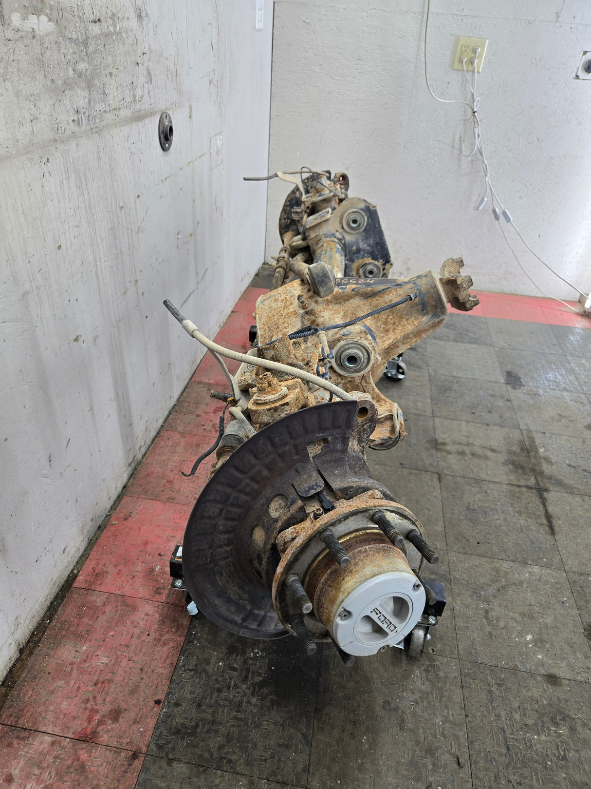 2013-2016 Ford Super Duty F250 F350 FRONT Axle 3.73 Gear Ratio 188k miles