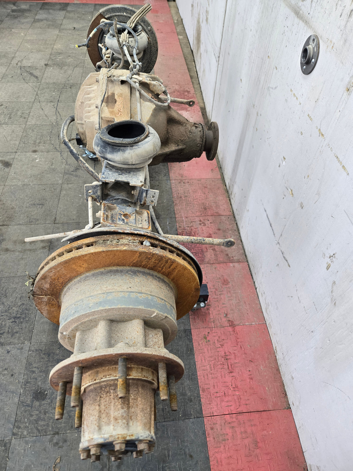 2013-2016 Ford Super Duty F350 PICKUP DUALLY Rear Axle 3.73 Gear Ratio Rear End 147k miles