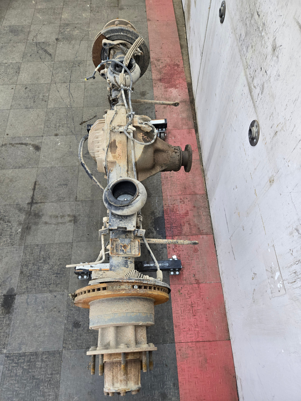 2013-2016 Ford Super Duty F350 PICKUP DUALLY Rear Axle 3.73 Gear Ratio Rear End 147k miles