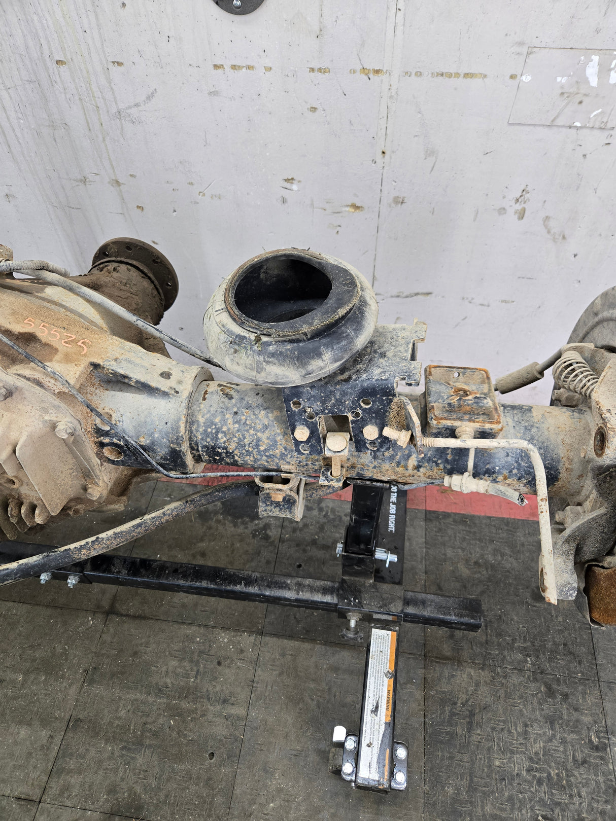 2013-2016 Ford Super Duty F350 PICKUP DUALLY Rear Axle 3.73 Gear Ratio Rear End 147k miles