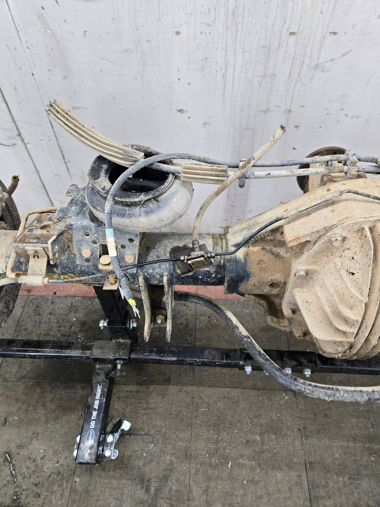 2013-2016 Ford Super Duty F350 PICKUP DUALLY Rear Axle 3.73 Gear Ratio Rear End 147k miles