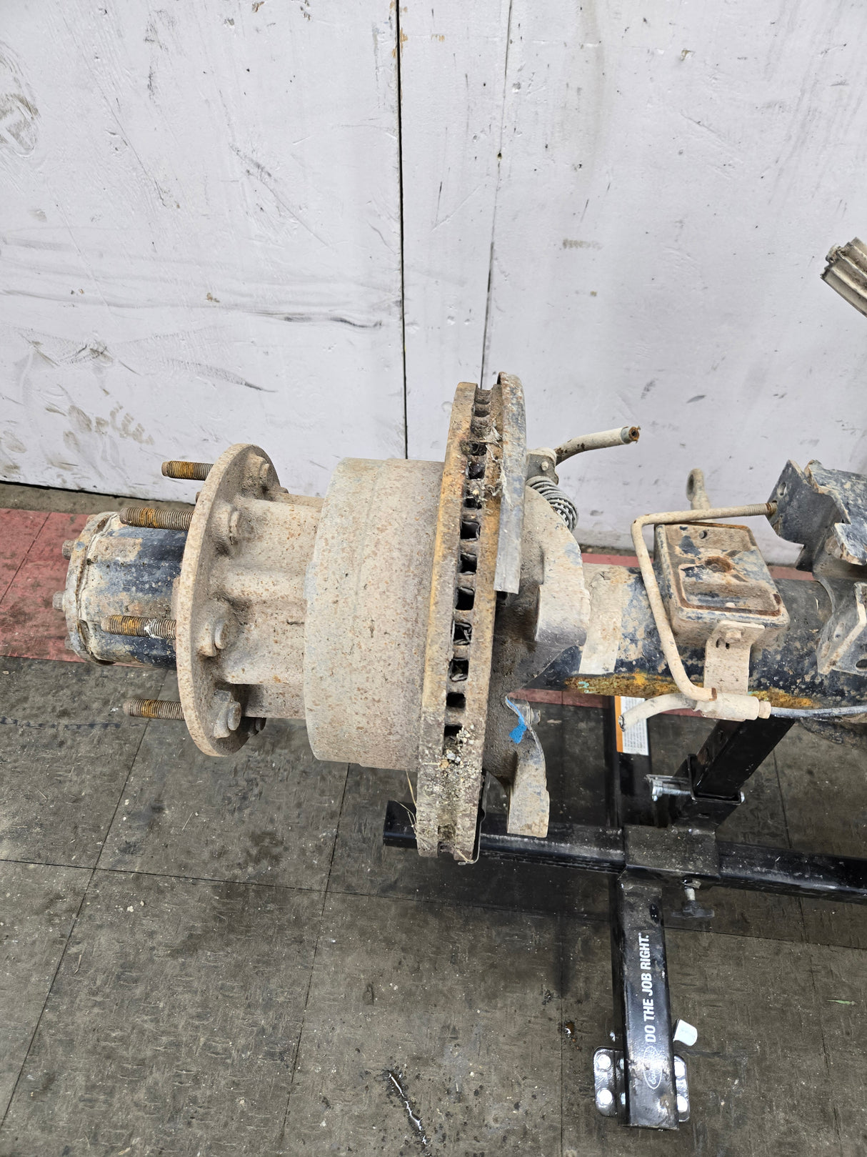 2013-2016 Ford Super Duty F350 PICKUP DUALLY Rear Axle 3.73 Gear Ratio Rear End 147k miles