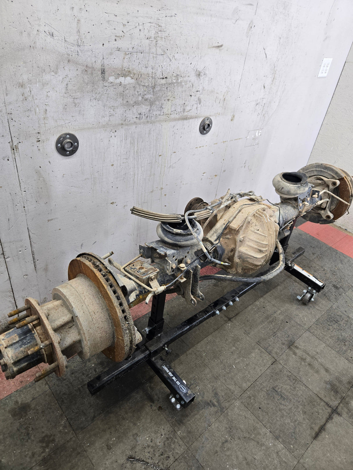 2013-2016 Ford Super Duty F350 PICKUP DUALLY Rear Axle 3.73 Gear Ratio Rear End 147k miles