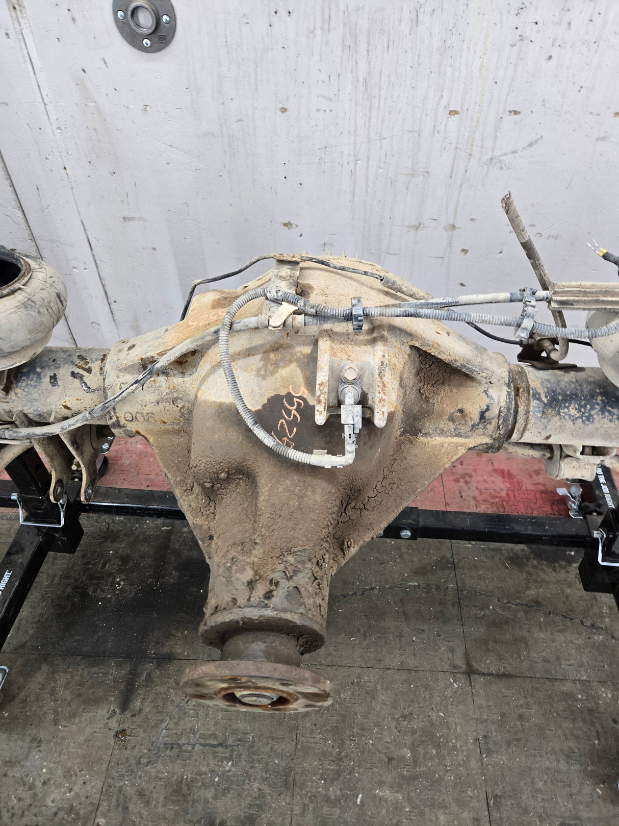 2013-2016 Ford Super Duty F350 PICKUP DUALLY Rear Axle 3.73 Gear Ratio Rear End 147k miles
