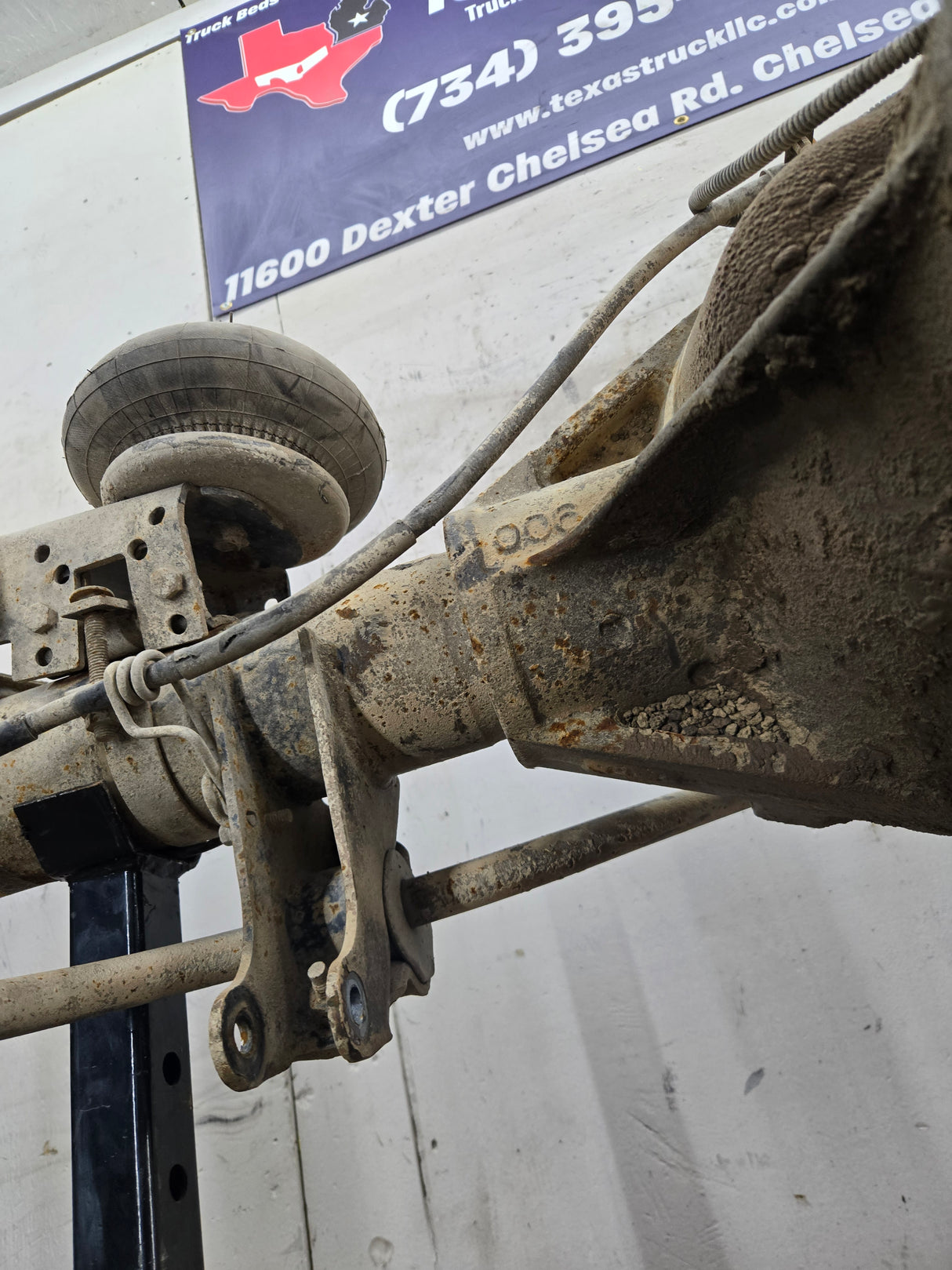 2013-2016 Ford Super Duty F350 PICKUP DUALLY Rear Axle 3.73 Gear Ratio Rear End 147k miles