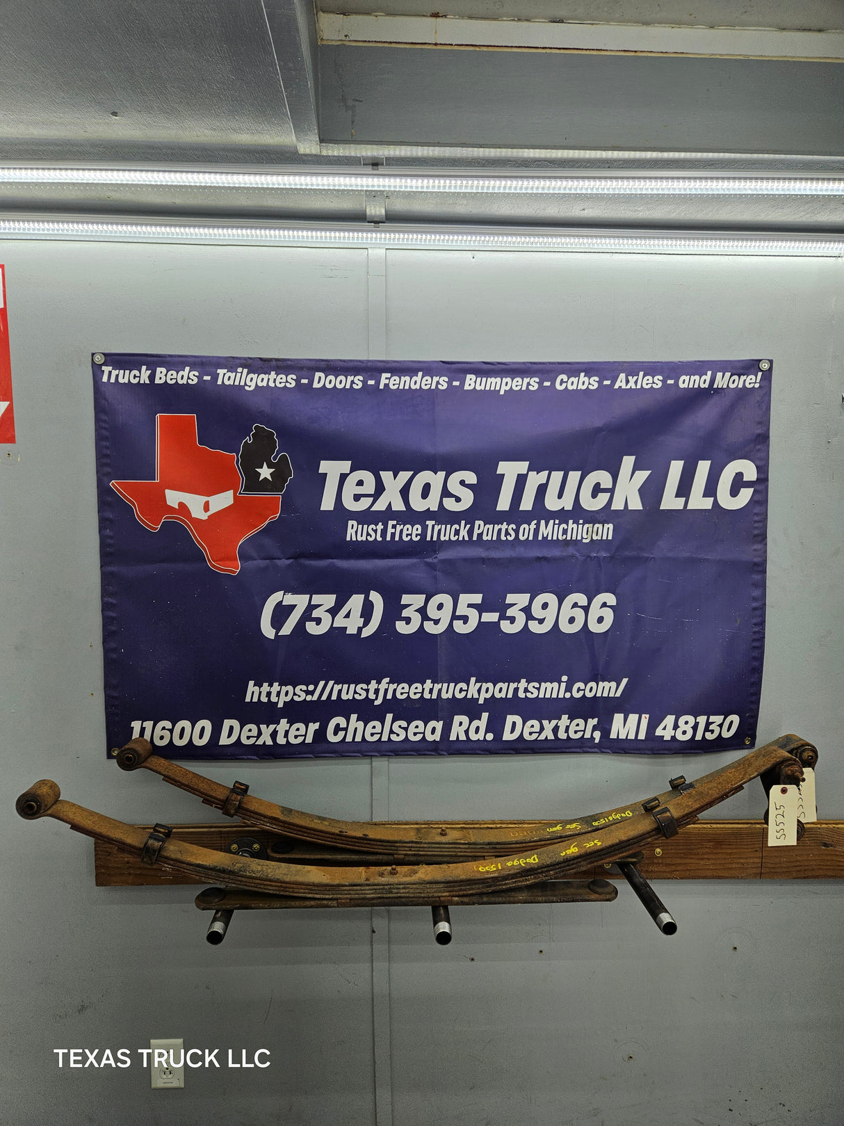 1994-2001 2nd Gen Dodge Ram 1500 Rear Leaf Springs 52106297 - Pair