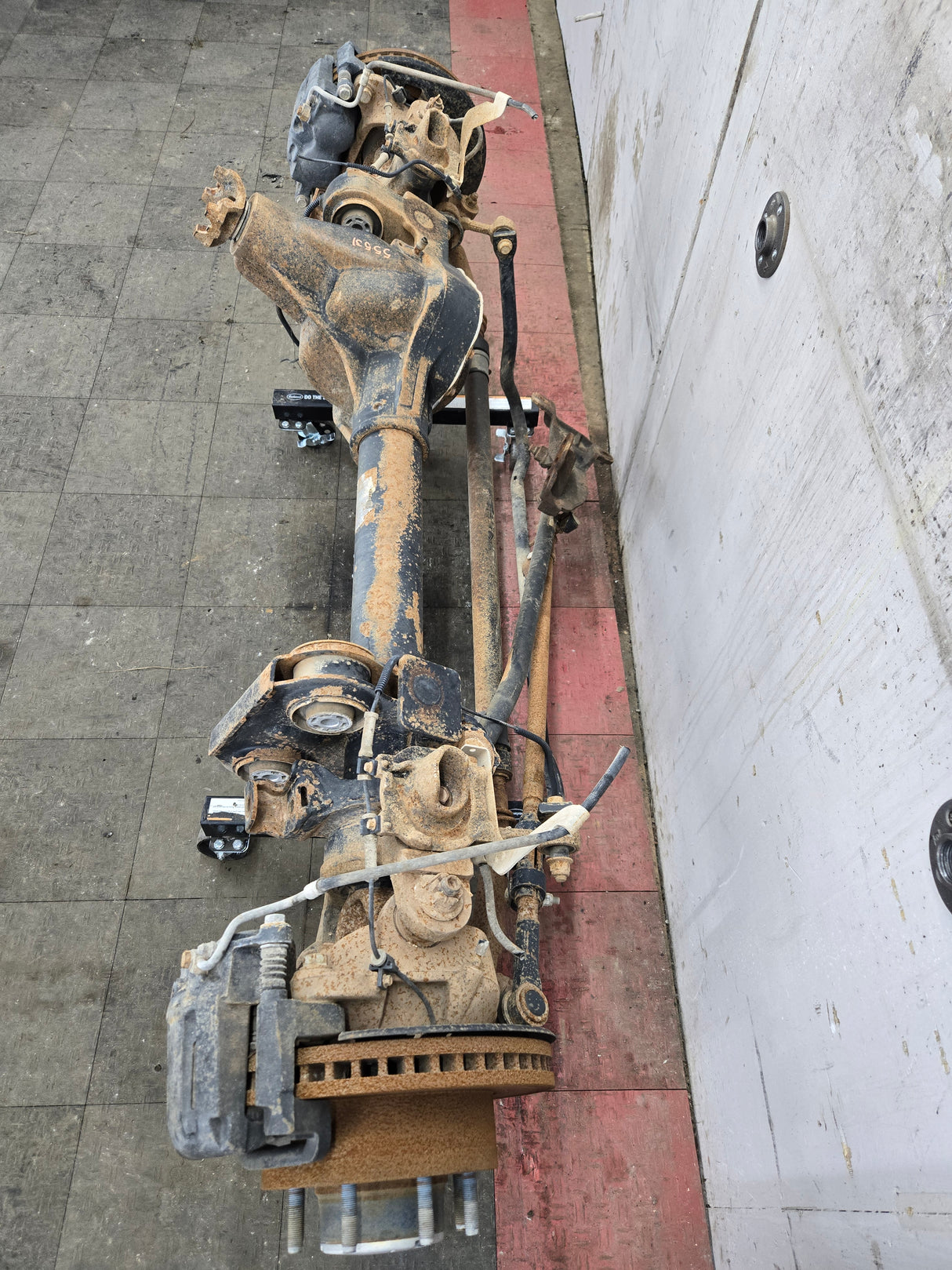2011-2012 Ford Super Duty F250 F350 Front Axle 3.73 Gear Ratio 98K MILES