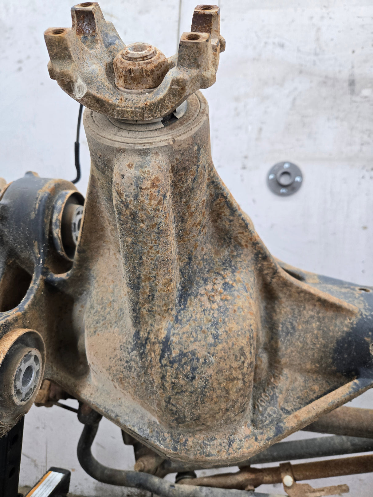2011-2012 Ford Super Duty F250 F350 Front Axle 3.73 Gear Ratio 98K MILES