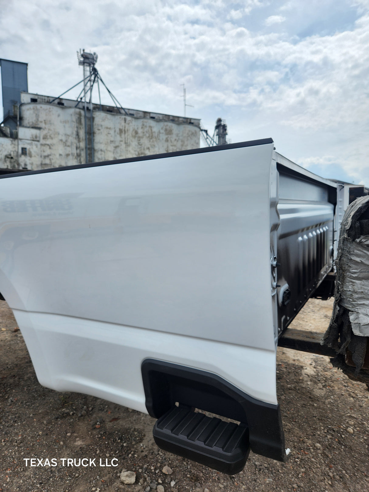 2023-2025 Ford Super Duty 8' Long Truck Bed F250 F350 Oxford White Bed Liner Factory Gooseneck Holes