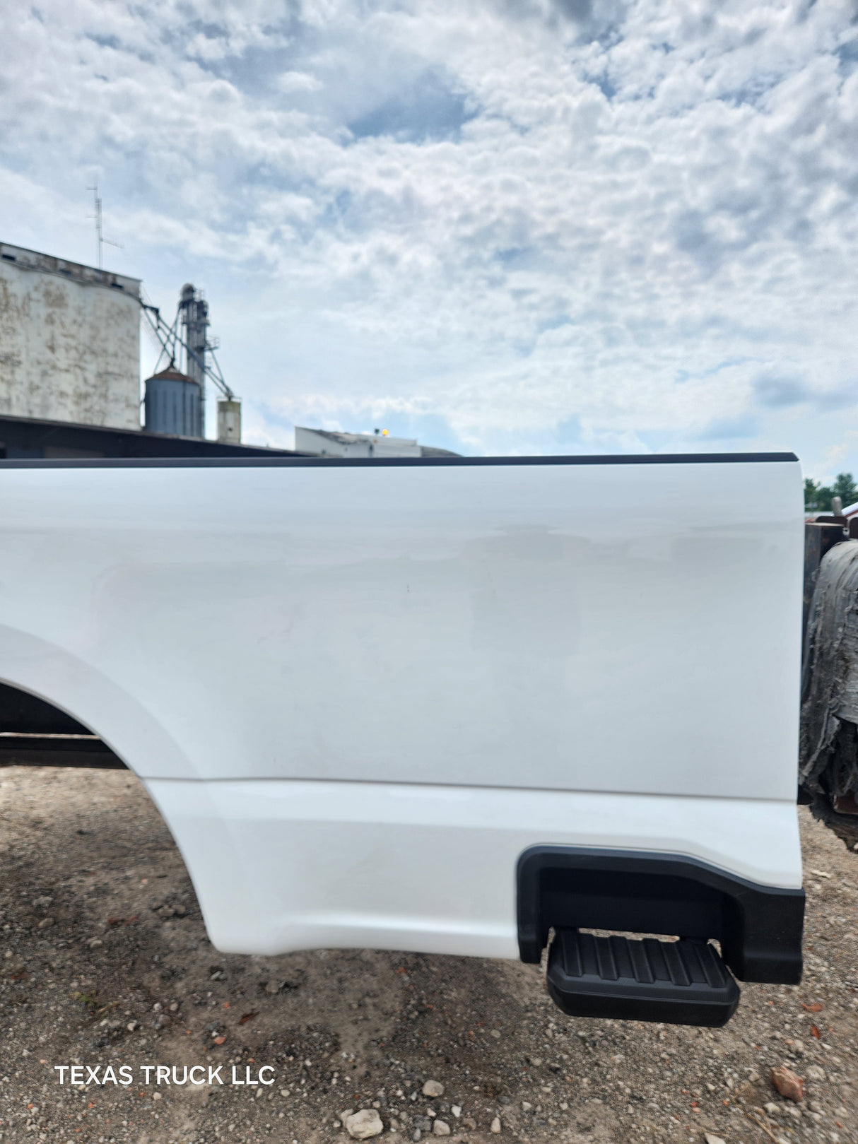 2023-2025 Ford Super Duty 8' Long Truck Bed F250 F350 Oxford White Bed Liner Factory Gooseneck Holes
