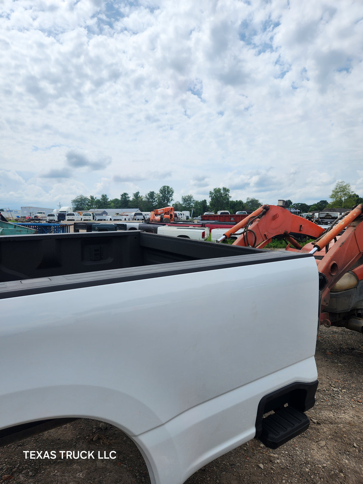 2023-2025 Ford Super Duty 8' Long Truck Bed F250 F350 Oxford White Bed Liner Factory Gooseneck Holes