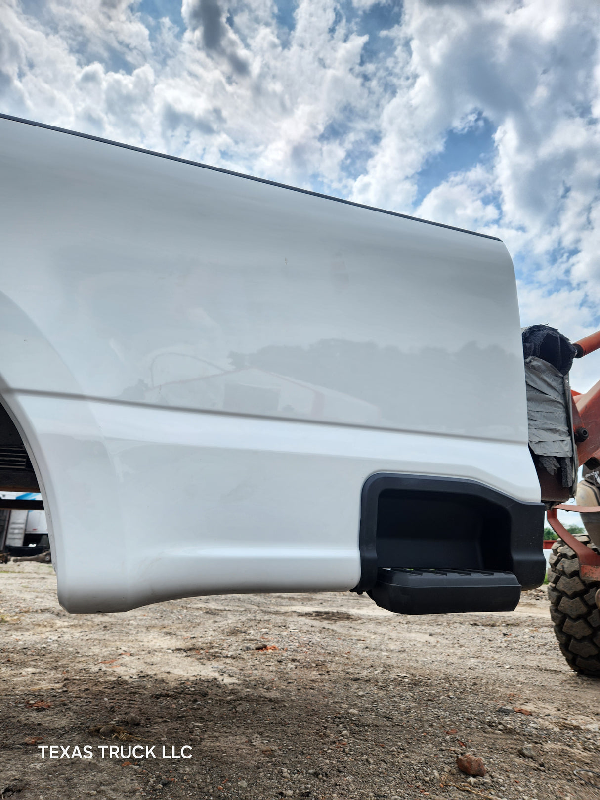 2023-2025 Ford Super Duty 8' Long Truck Bed F250 F350 Oxford White Bed Liner Factory Gooseneck Holes