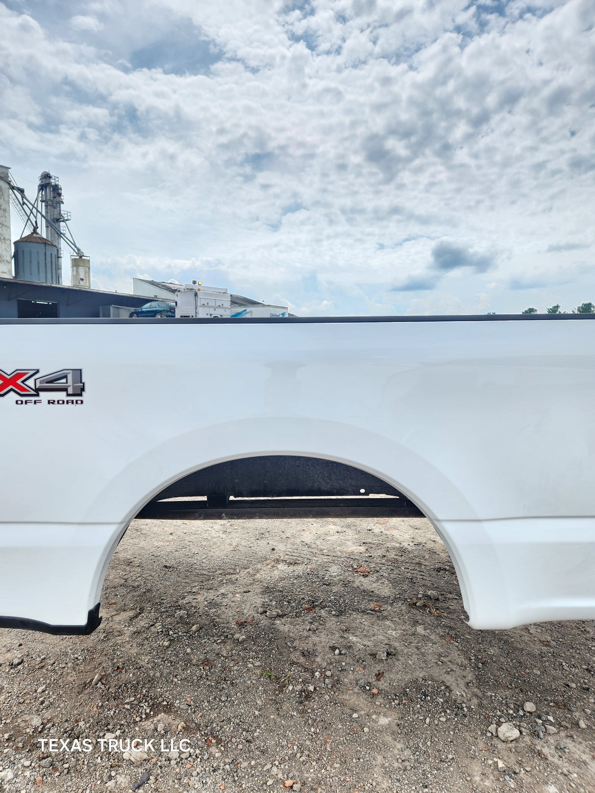 2023-2025 Ford Super Duty 8' Long Truck Bed F250 F350 Oxford White Bed Liner Factory Gooseneck Holes