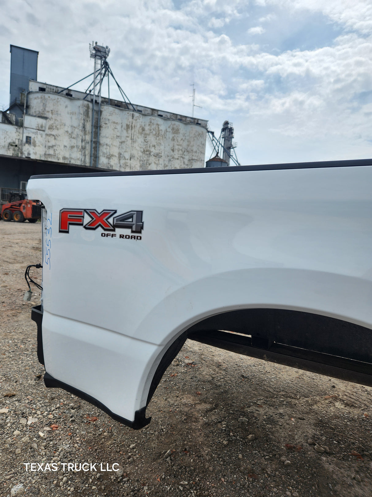 2023-2025 Ford Super Duty 8' Long Truck Bed F250 F350 Oxford White Bed Liner Factory Gooseneck Holes