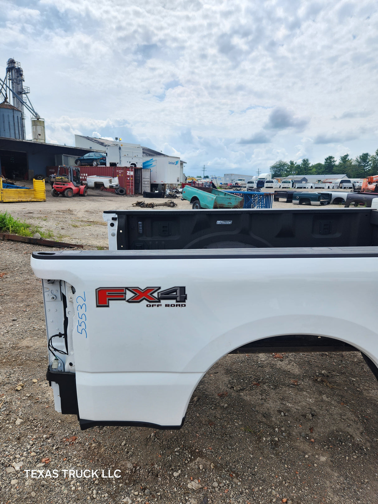 2023-2025 Ford Super Duty 8' Long Truck Bed F250 F350 Oxford White Bed Liner Factory Gooseneck Holes