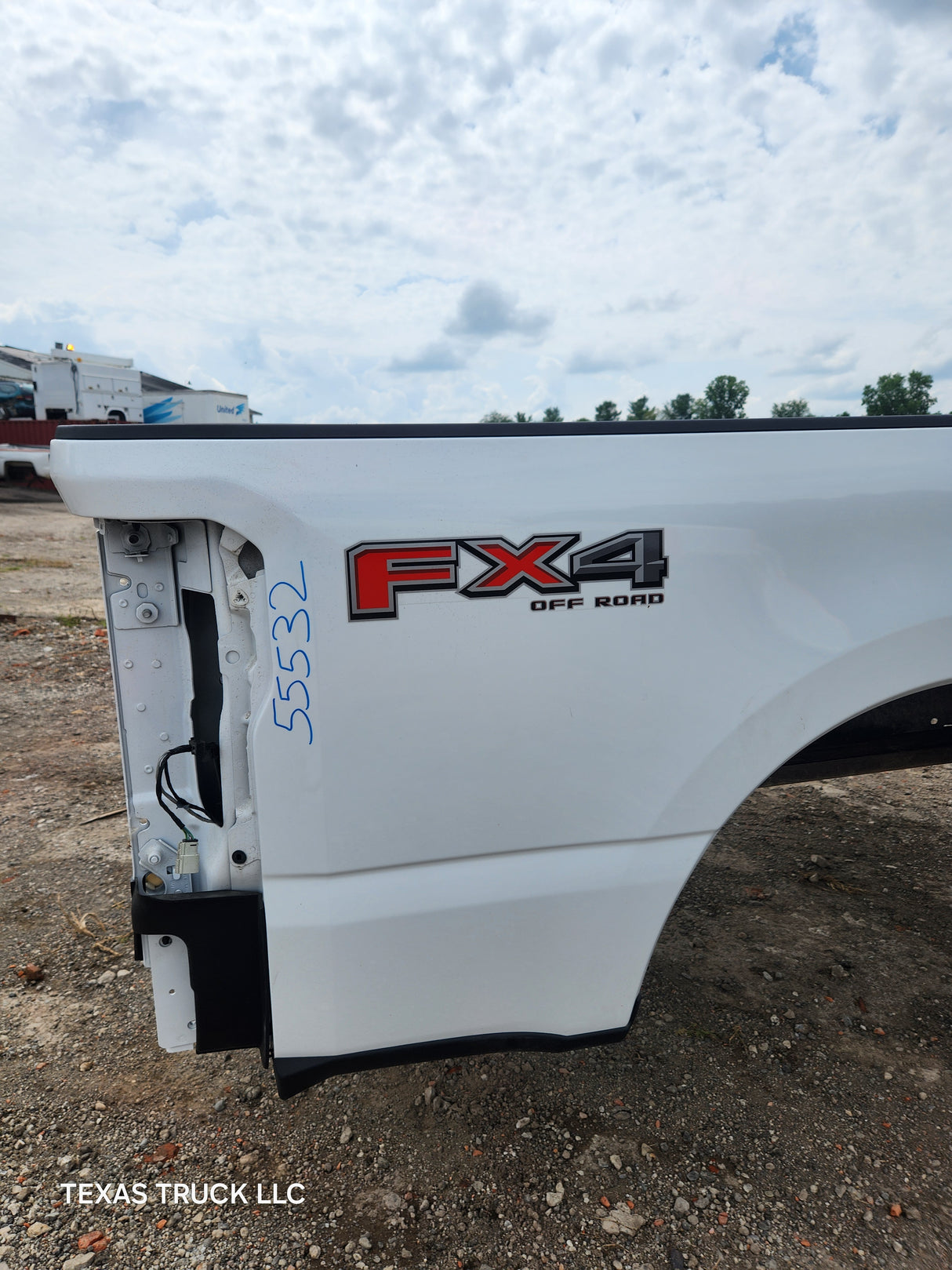 2023-2025 Ford Super Duty 8' Long Truck Bed F250 F350 Oxford White Bed Liner Factory Gooseneck Holes