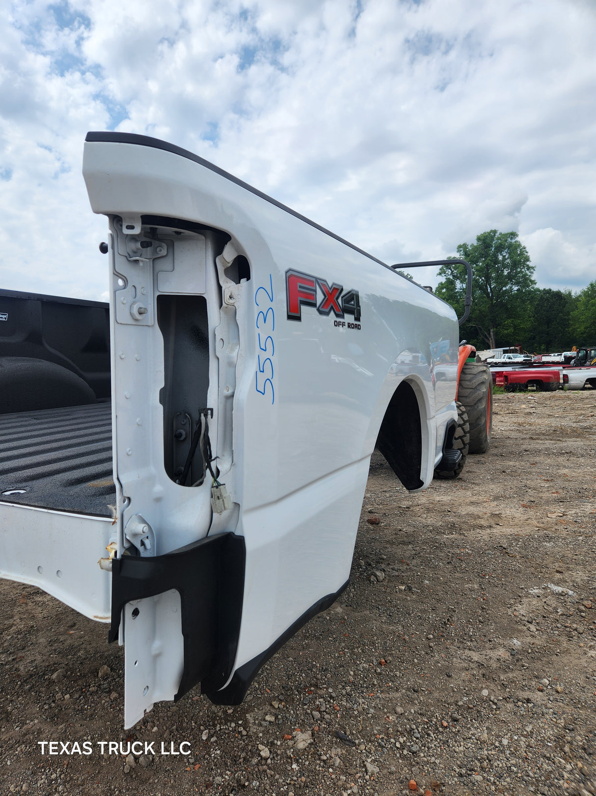 2023-2025 Ford Super Duty 8' Long Truck Bed F250 F350 Oxford White Bed Liner Factory Gooseneck Holes