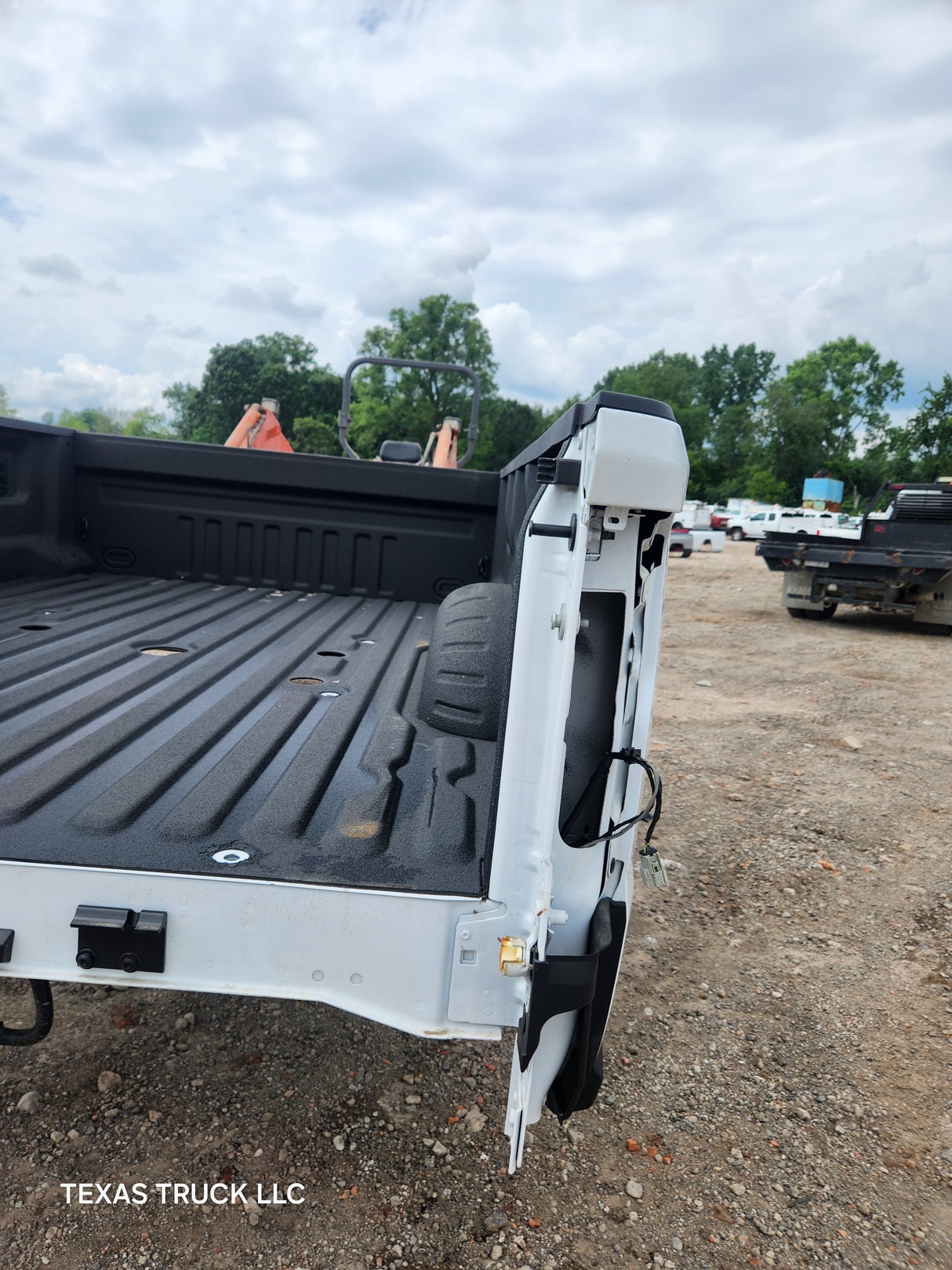 2023-2025 Ford Super Duty 8' Long Truck Bed F250 F350 Oxford White Bed Liner Factory Gooseneck Holes